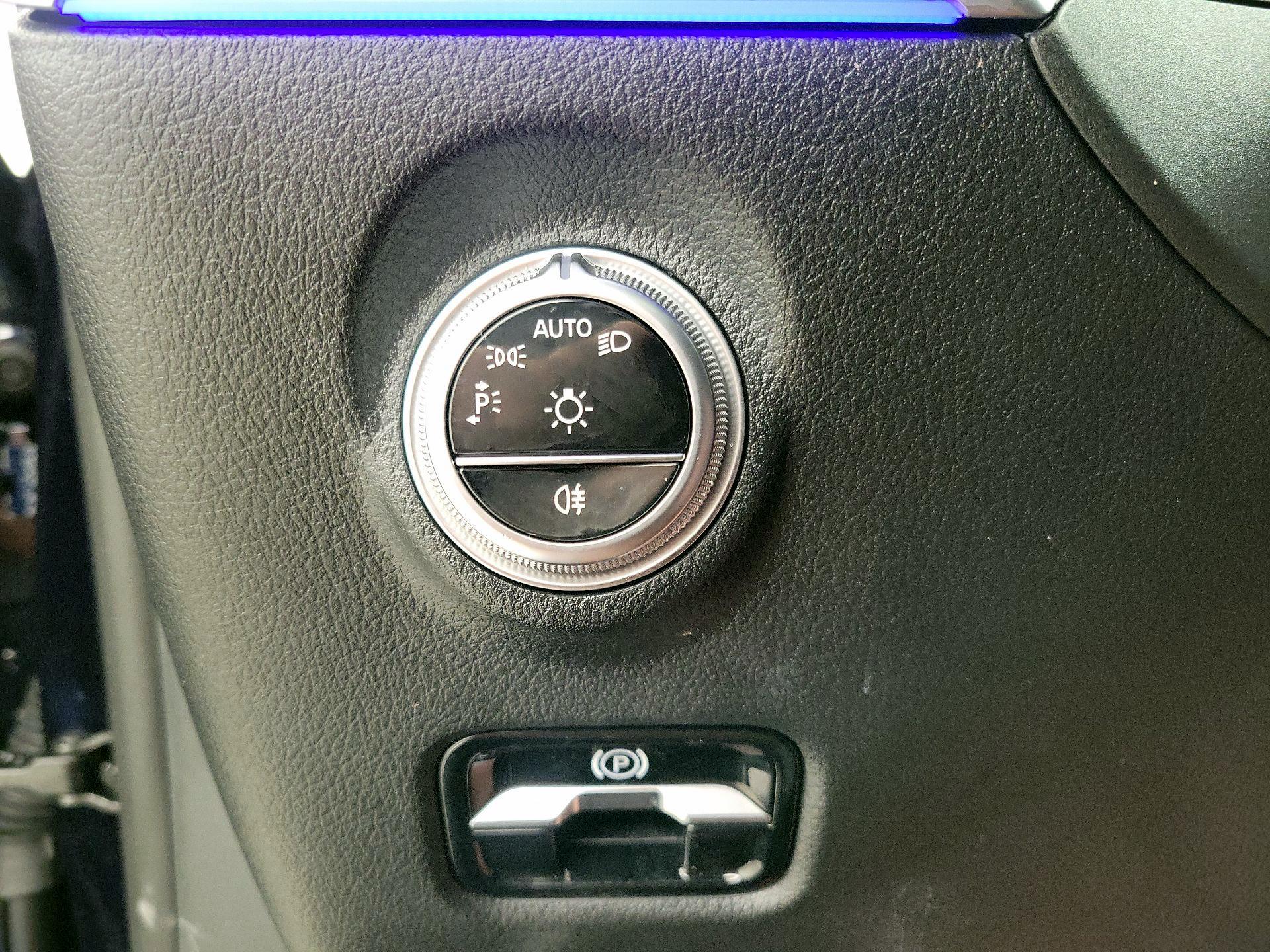 Thumbnail: 2023 Mercedes-Benz C-Class - 13