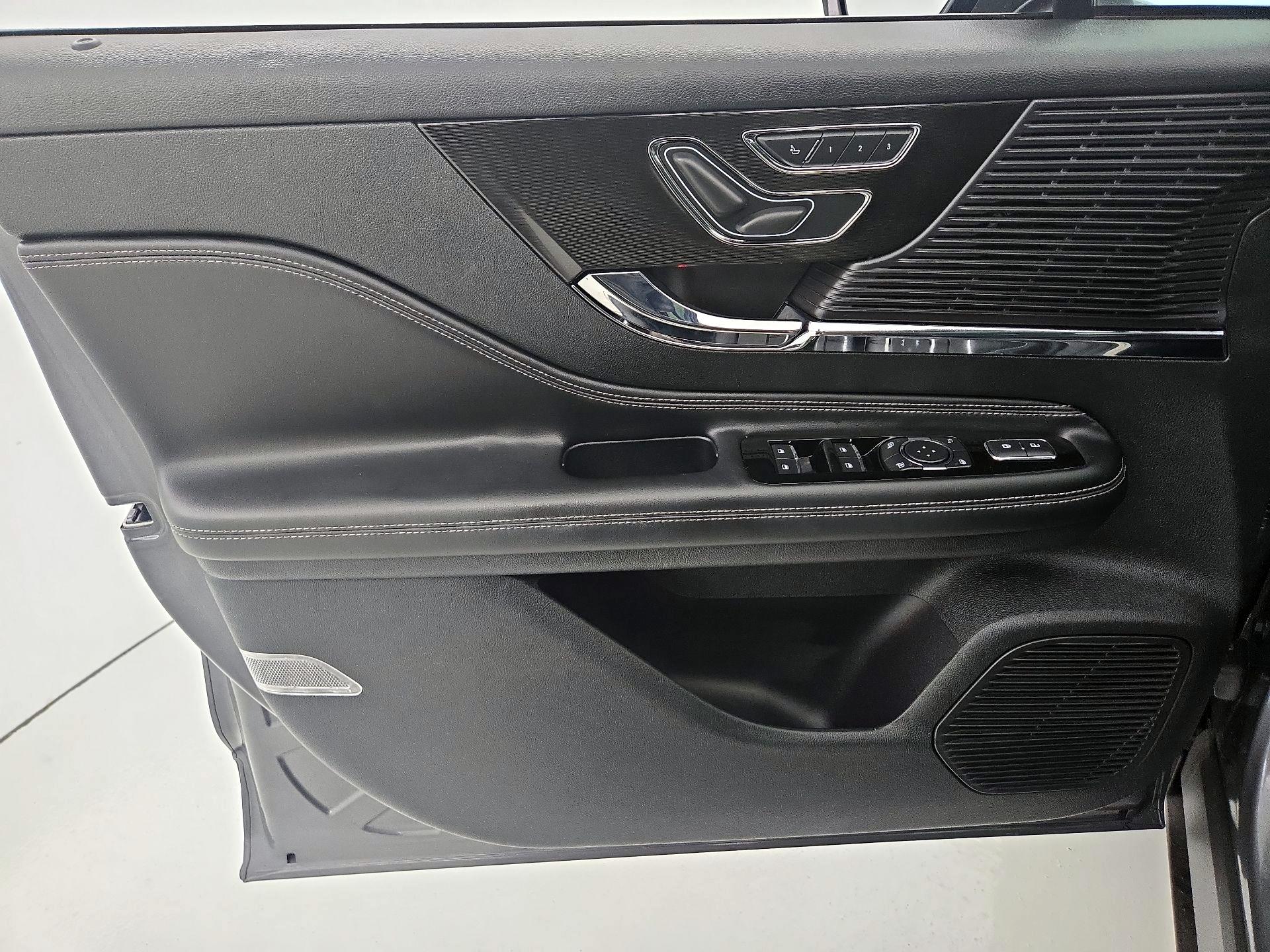 Thumbnail: 2021 Lincoln Corsair - 12