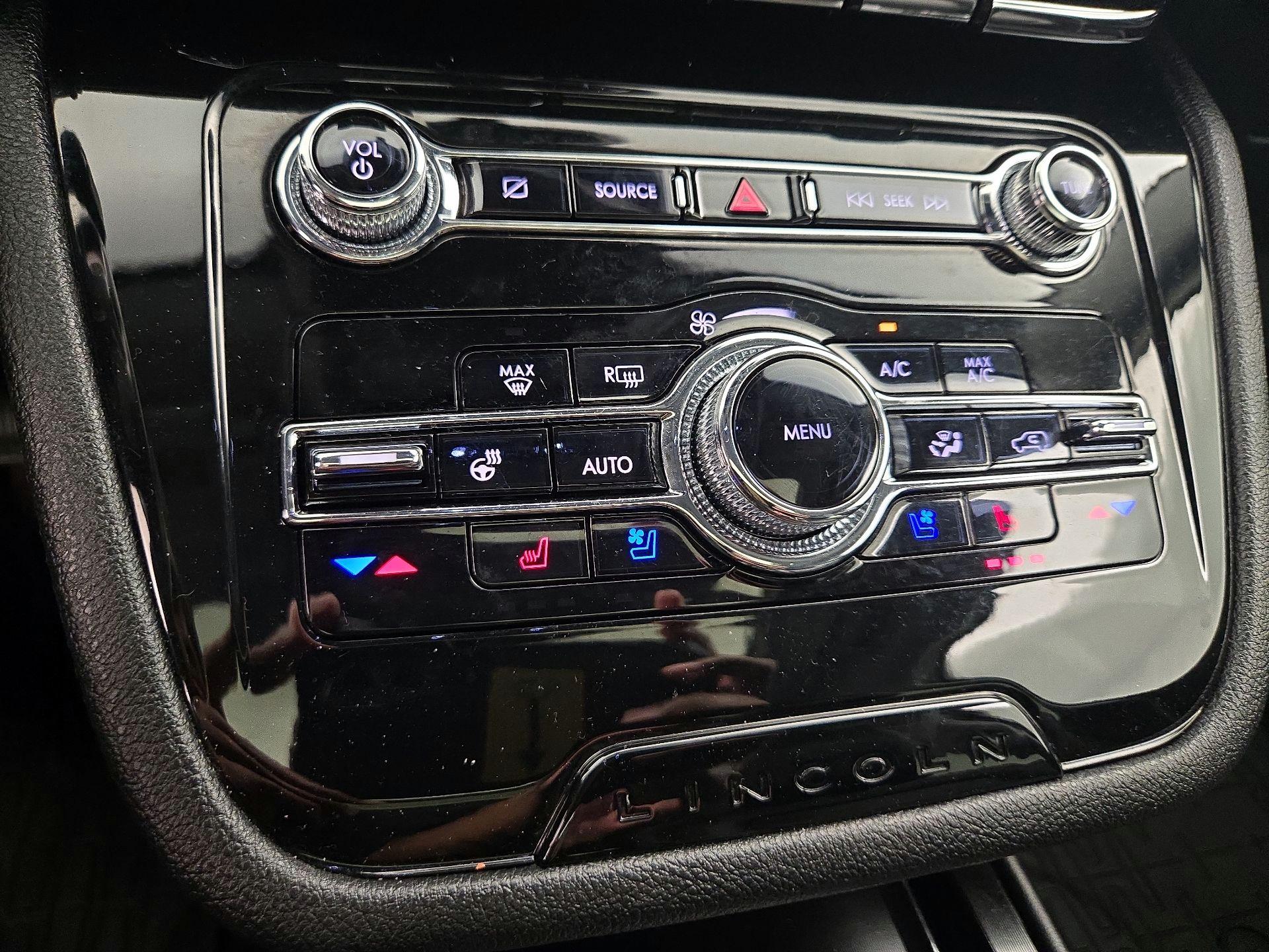 Thumbnail: 2021 Lincoln Corsair - 17