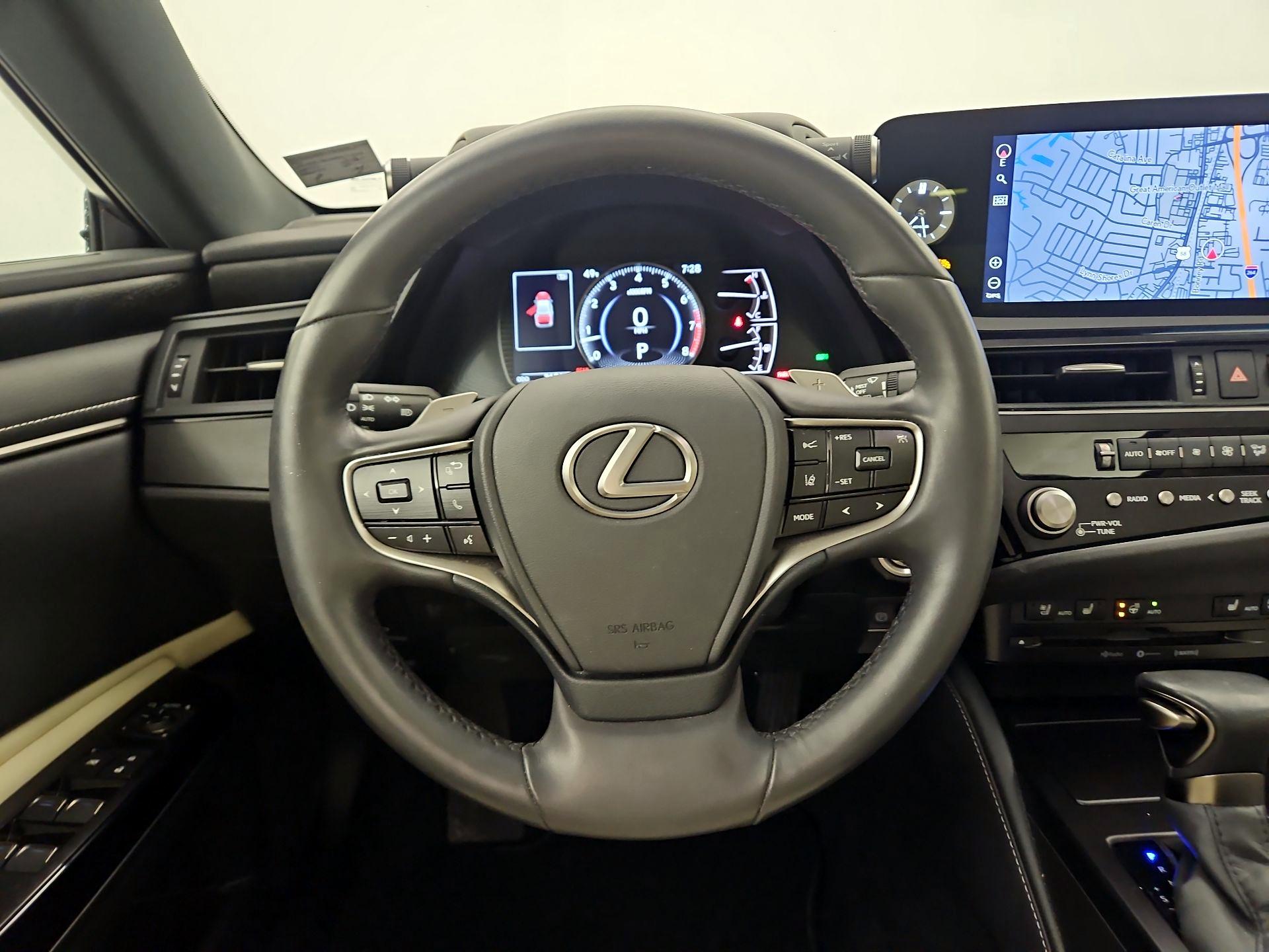 Thumbnail: 2022 Lexus ES - 10