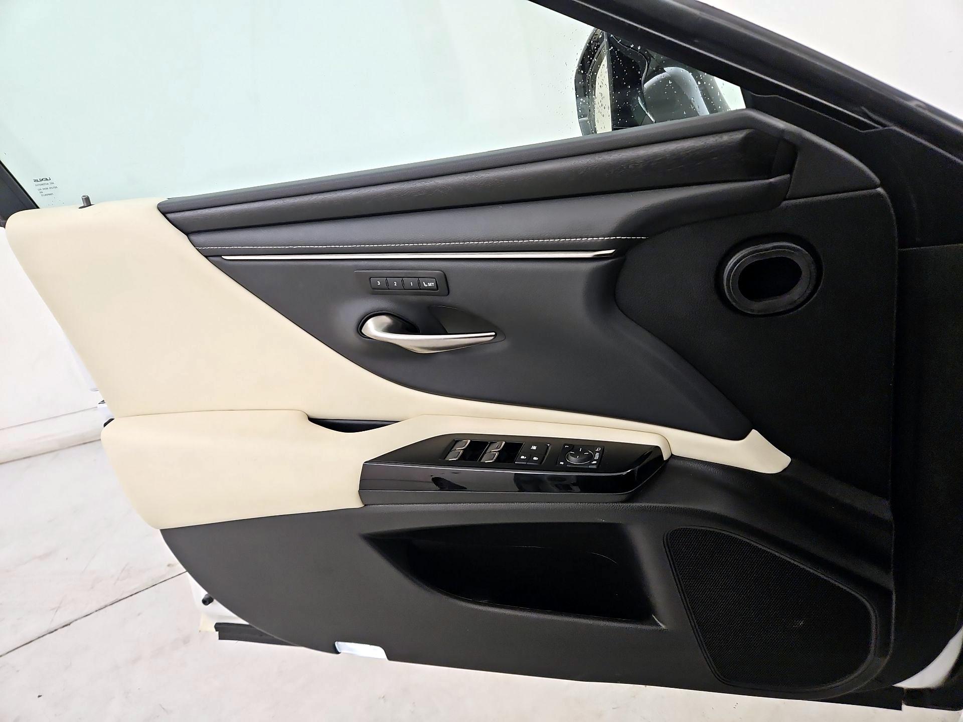 Thumbnail: 2022 Lexus ES - 12