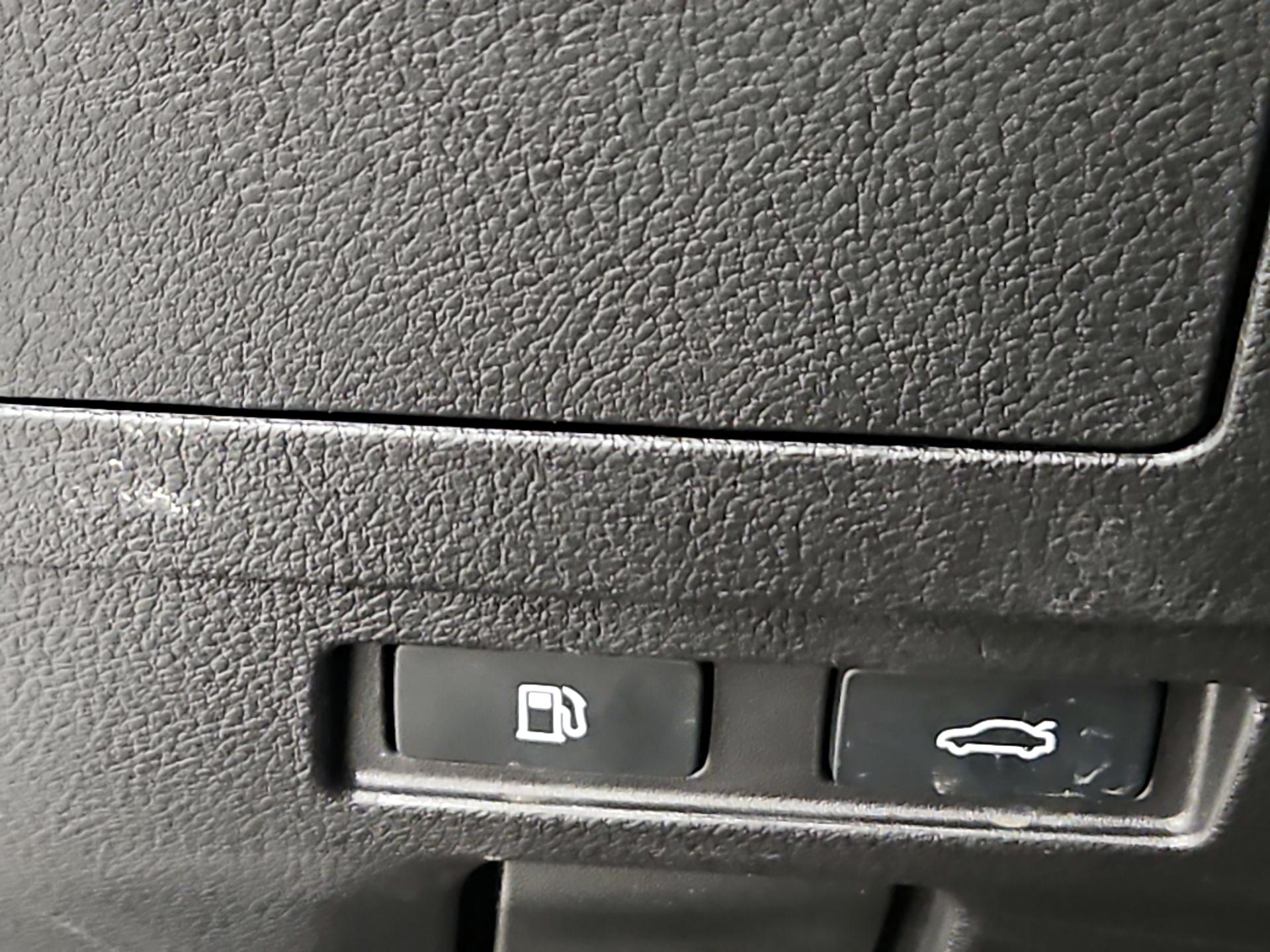 Thumbnail: 2022 Lexus ES - 13