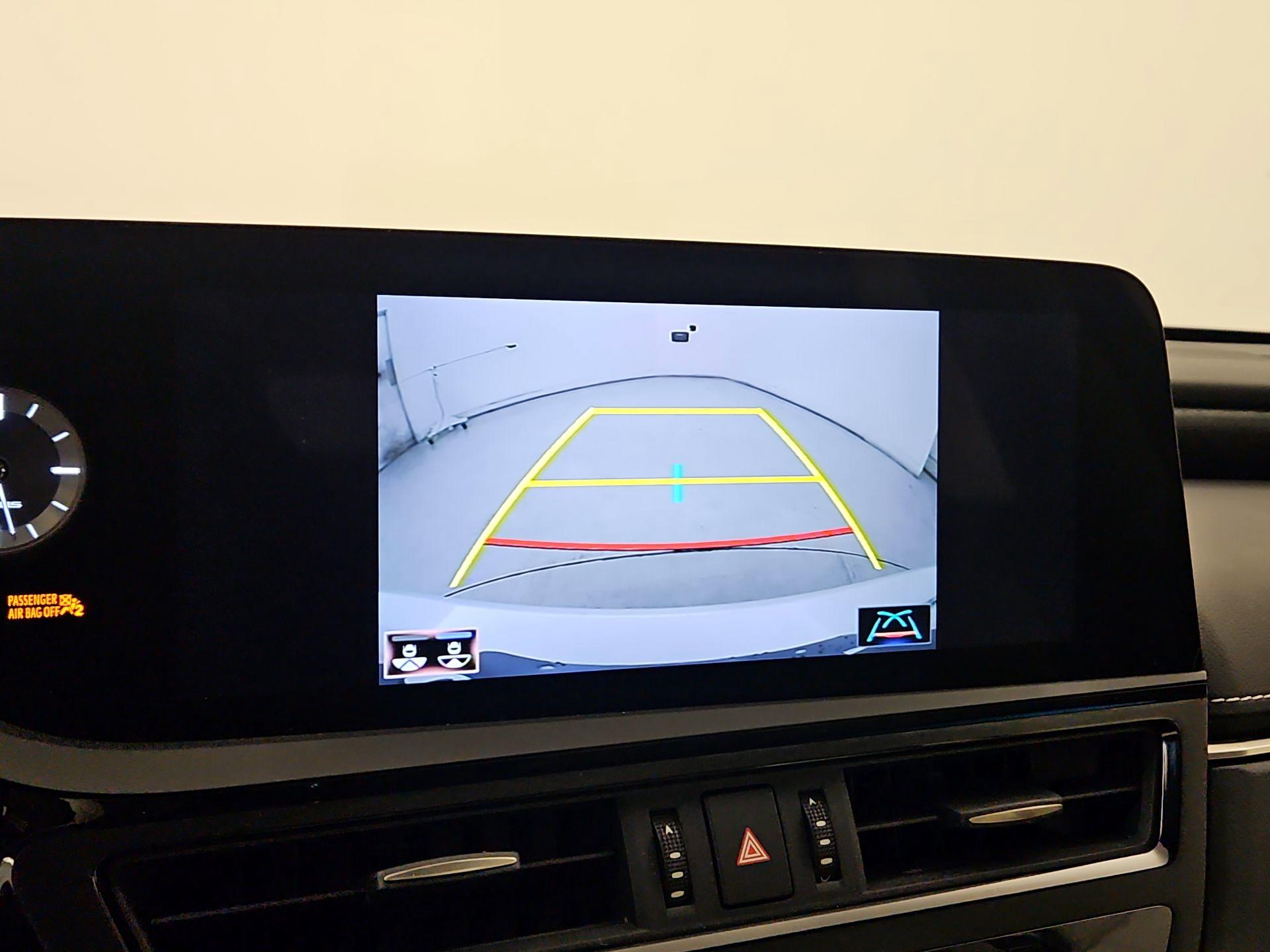 Thumbnail: 2022 Lexus ES - 15