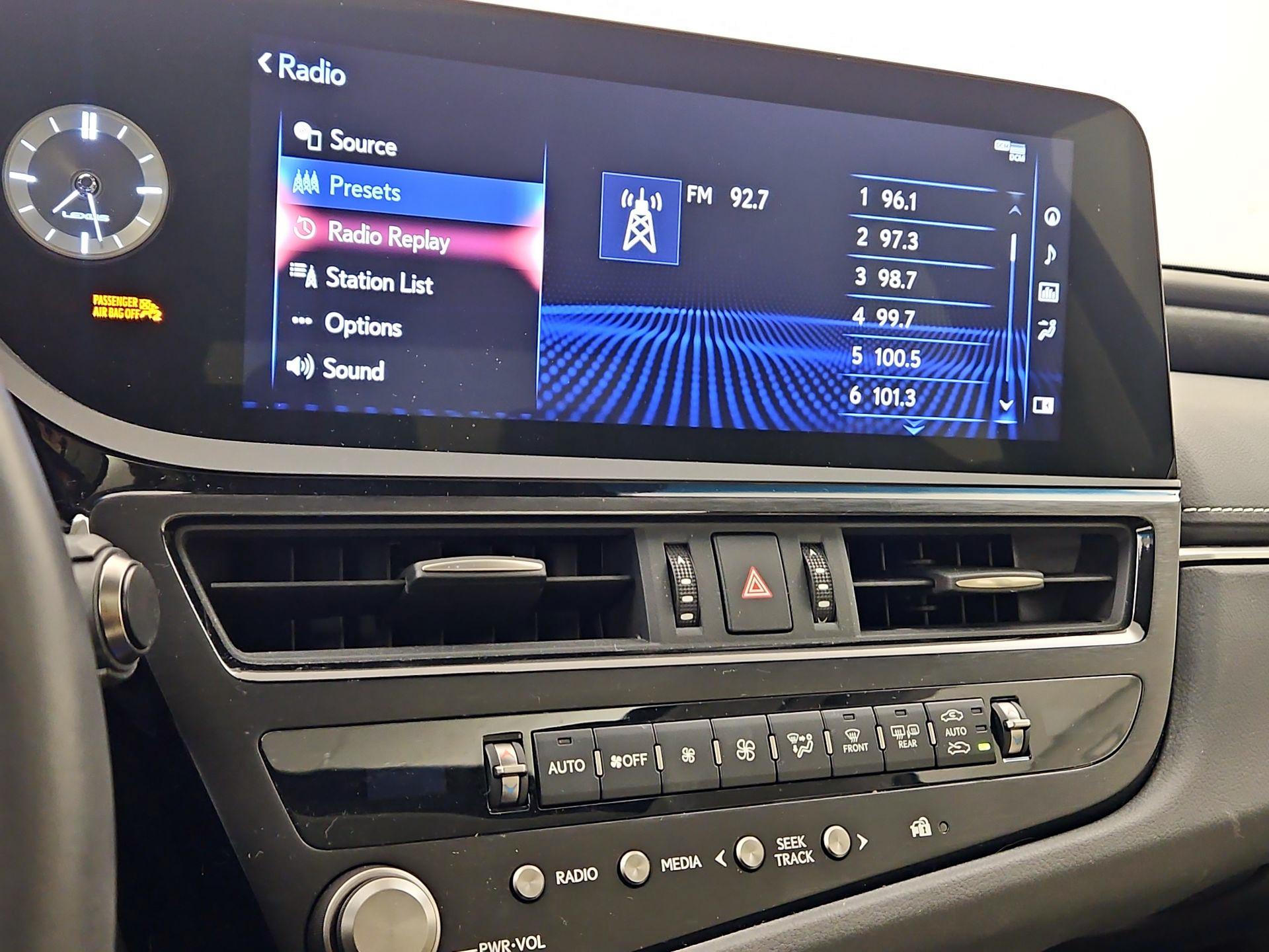 Thumbnail: 2022 Lexus ES - 16