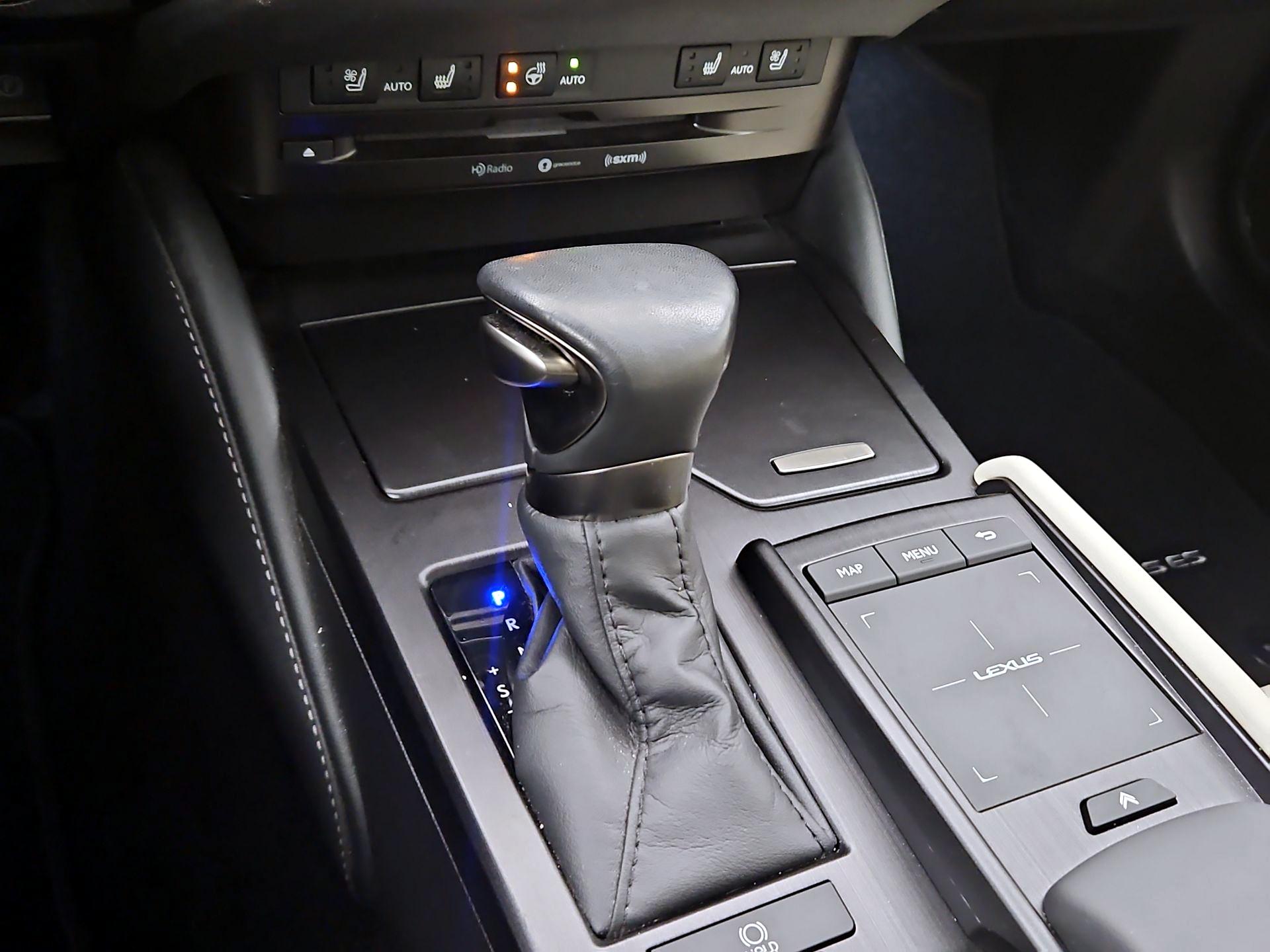 Thumbnail: 2022 Lexus ES - 18