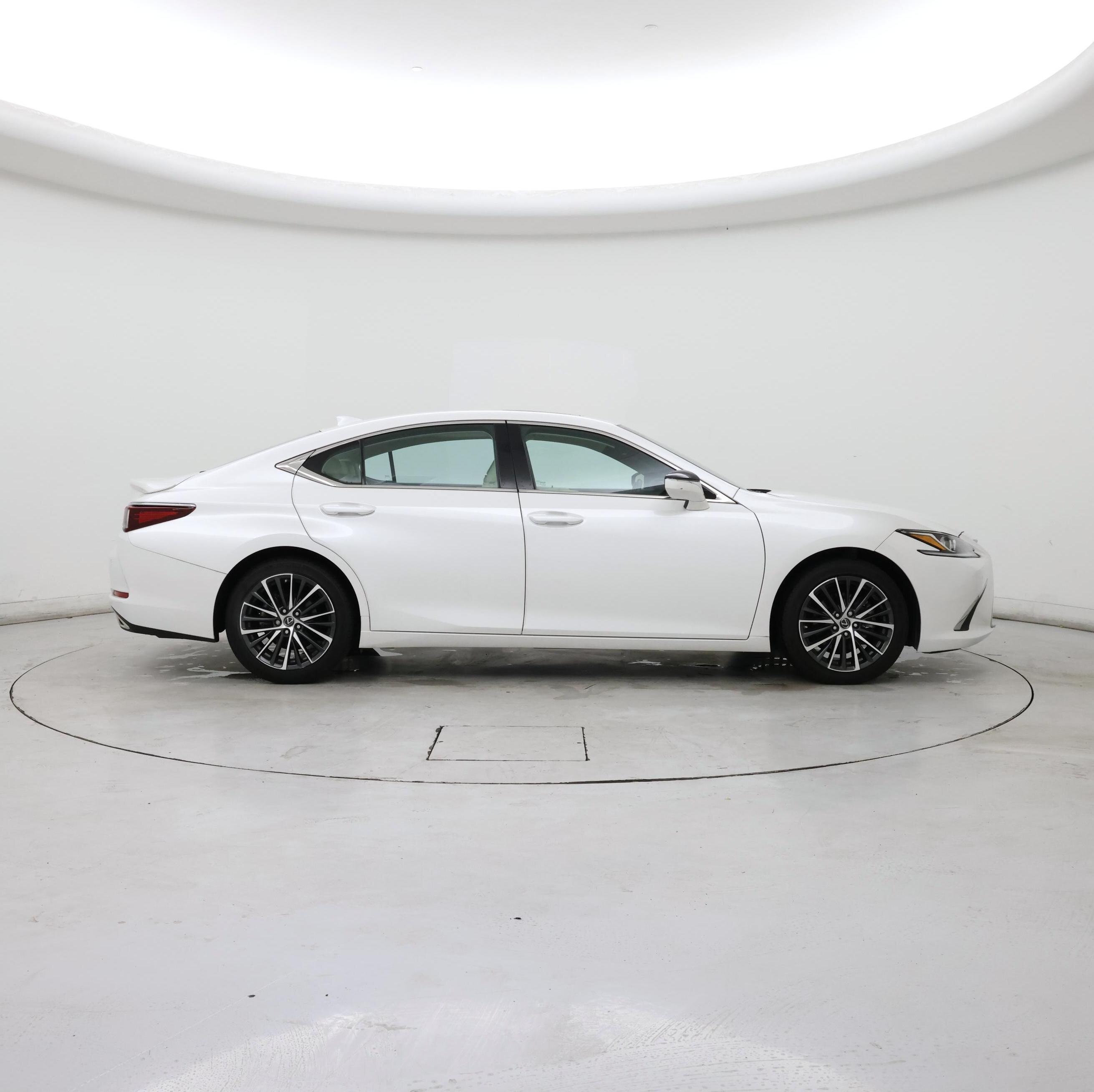 Thumbnail: 2022 Lexus ES - 7