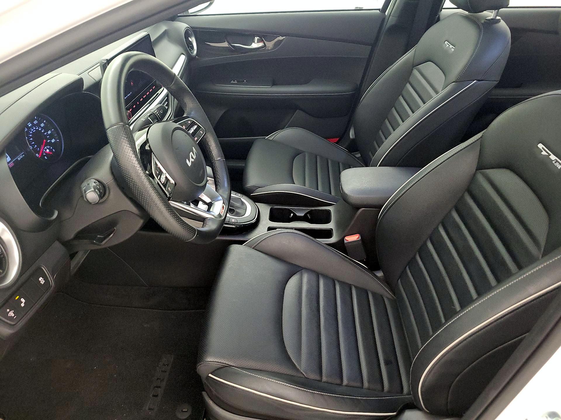 Thumbnail: 2022 Kia Forte - 11