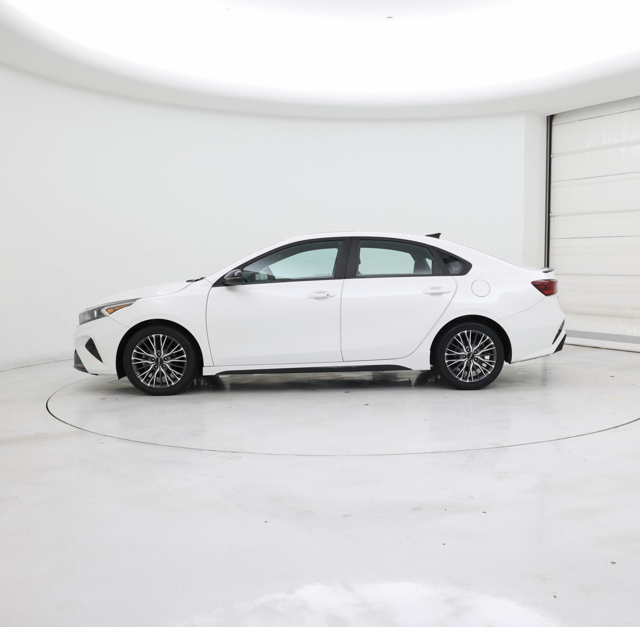 Thumbnail: 2022 Kia Forte - 3