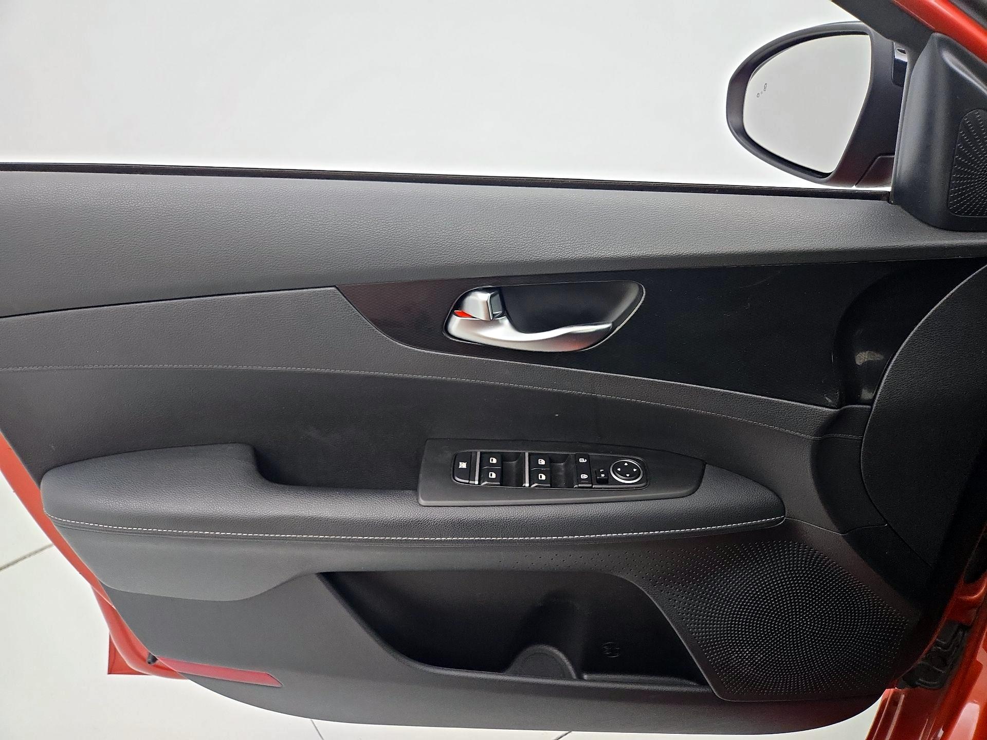 Thumbnail: 2022 Kia Forte - 12