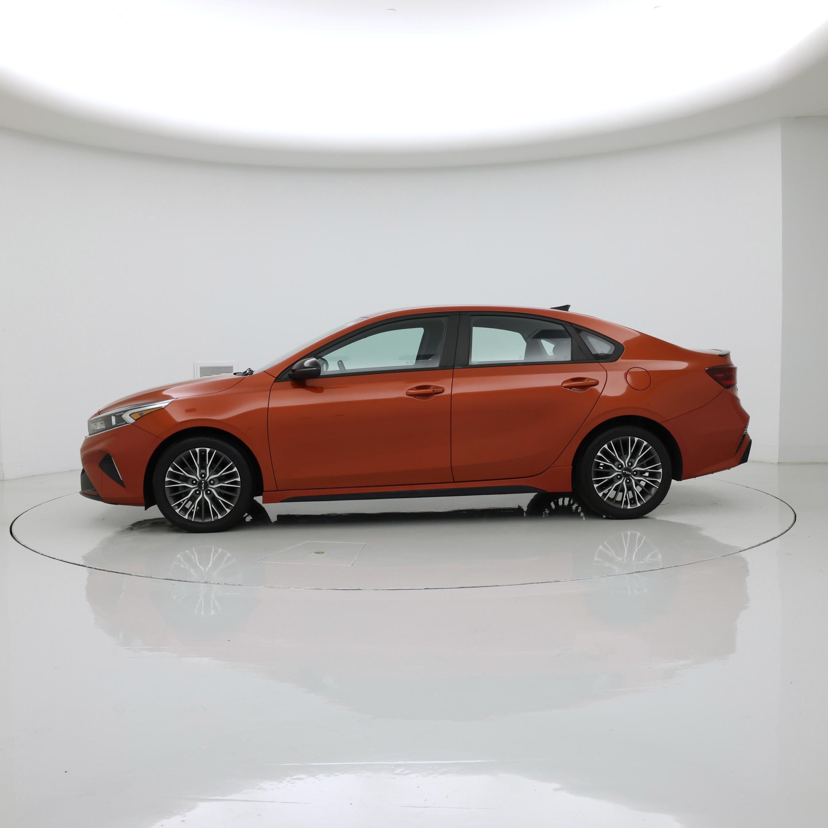 Thumbnail: 2022 Kia Forte - 3