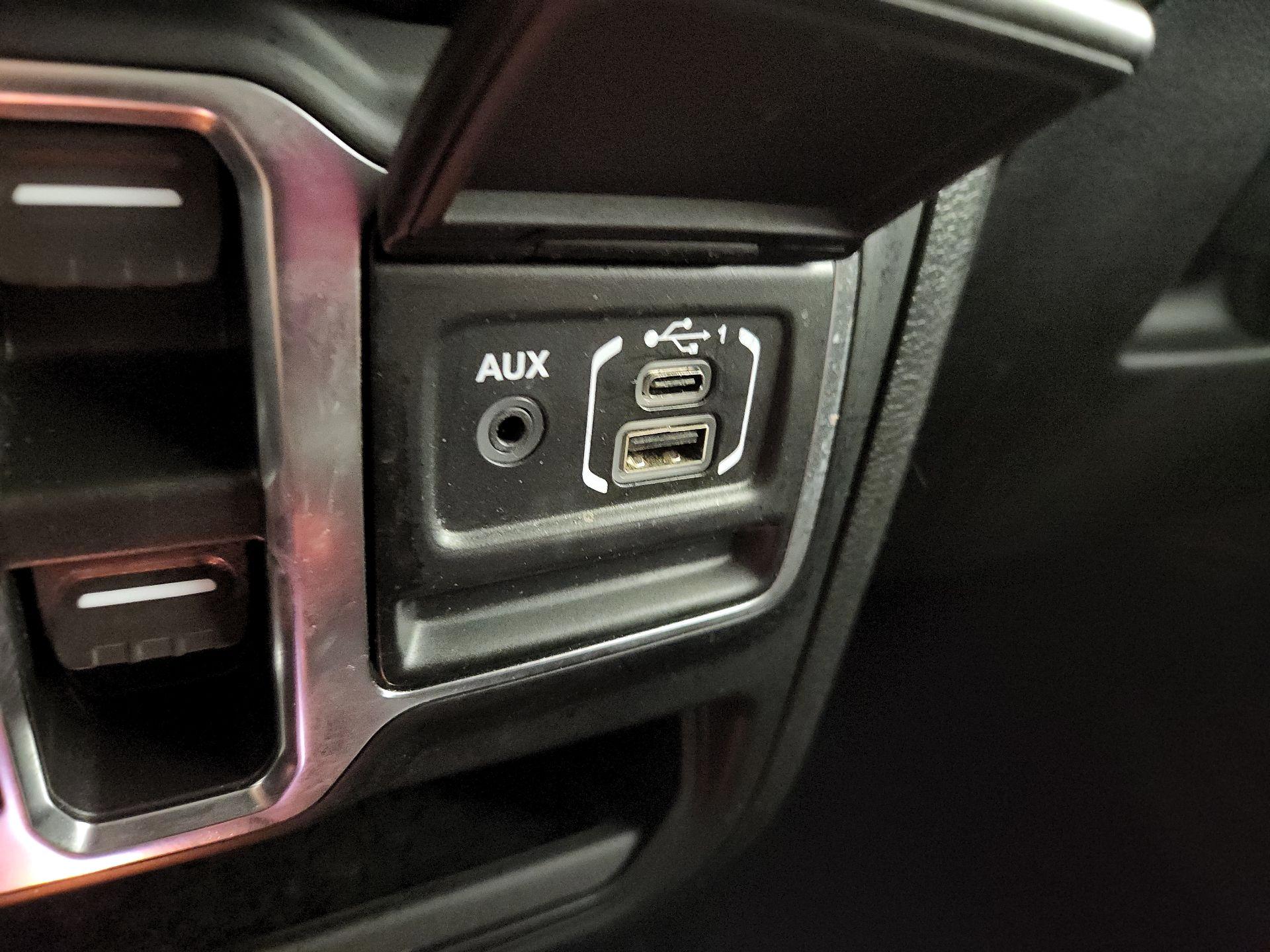 Thumbnail: 2021 Jeep Gladiator - 17