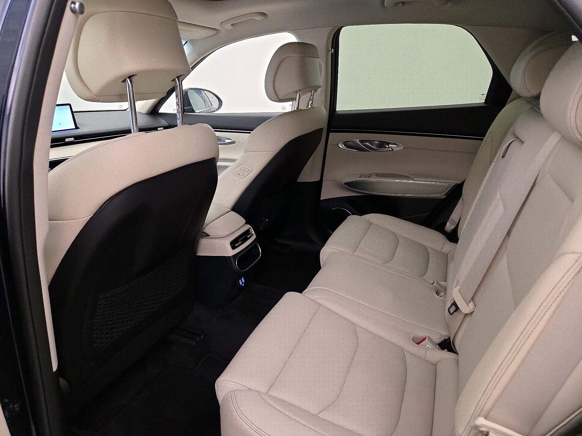 Thumbnail: 2023 Genesis GV70 - 18