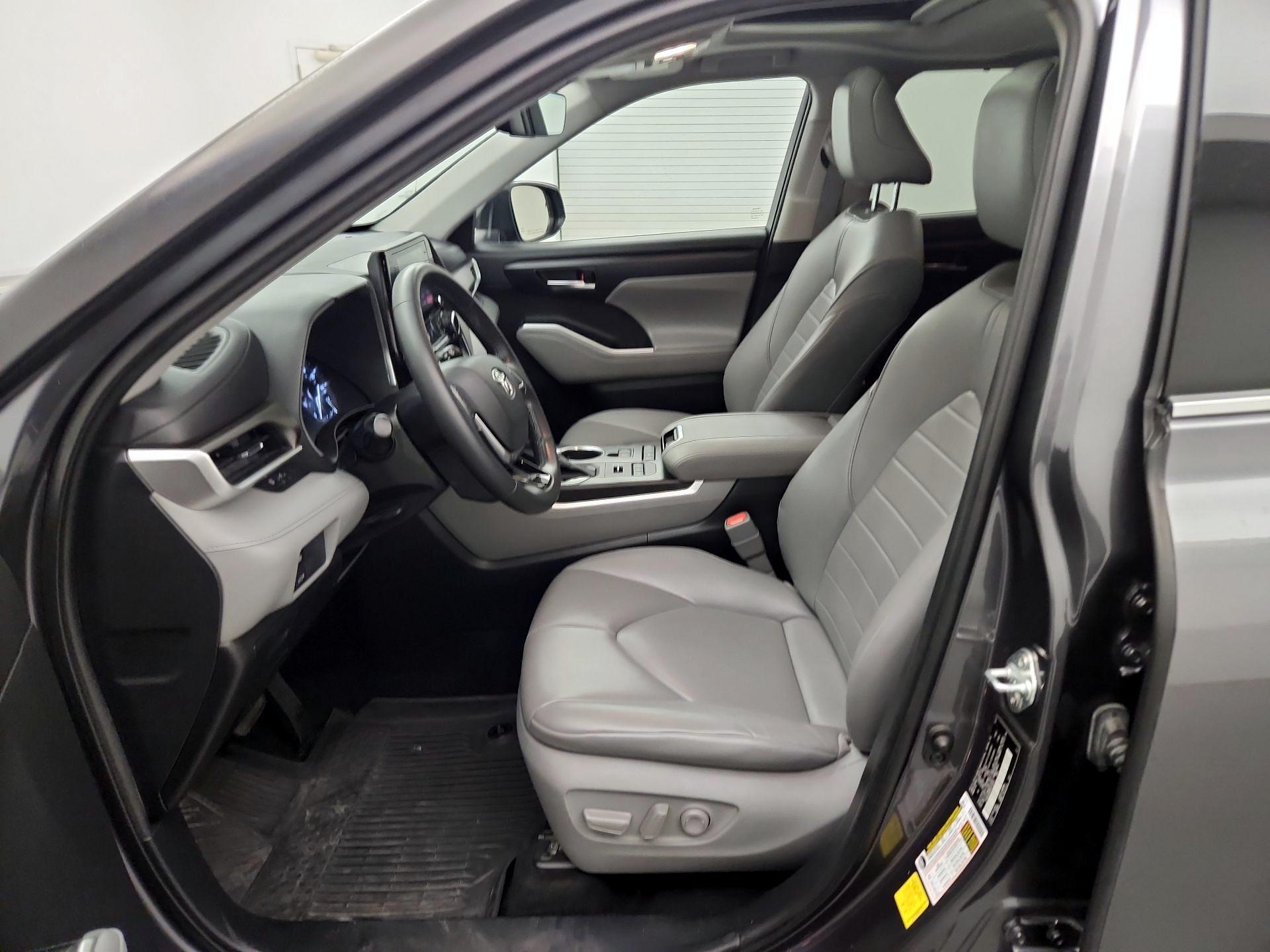 Thumbnail: 2021 Toyota Highlander - 11