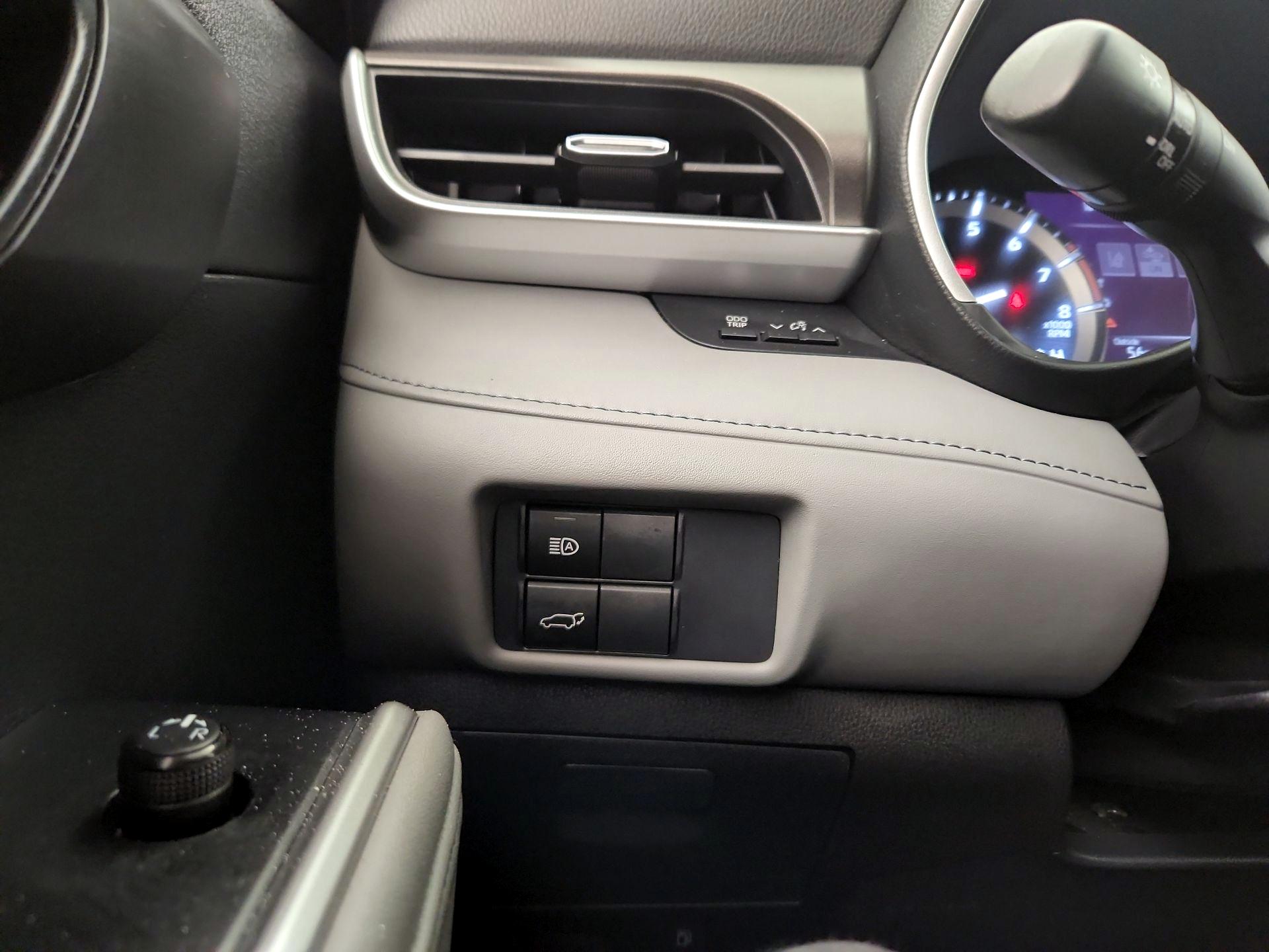 Thumbnail: 2021 Toyota Highlander - 13