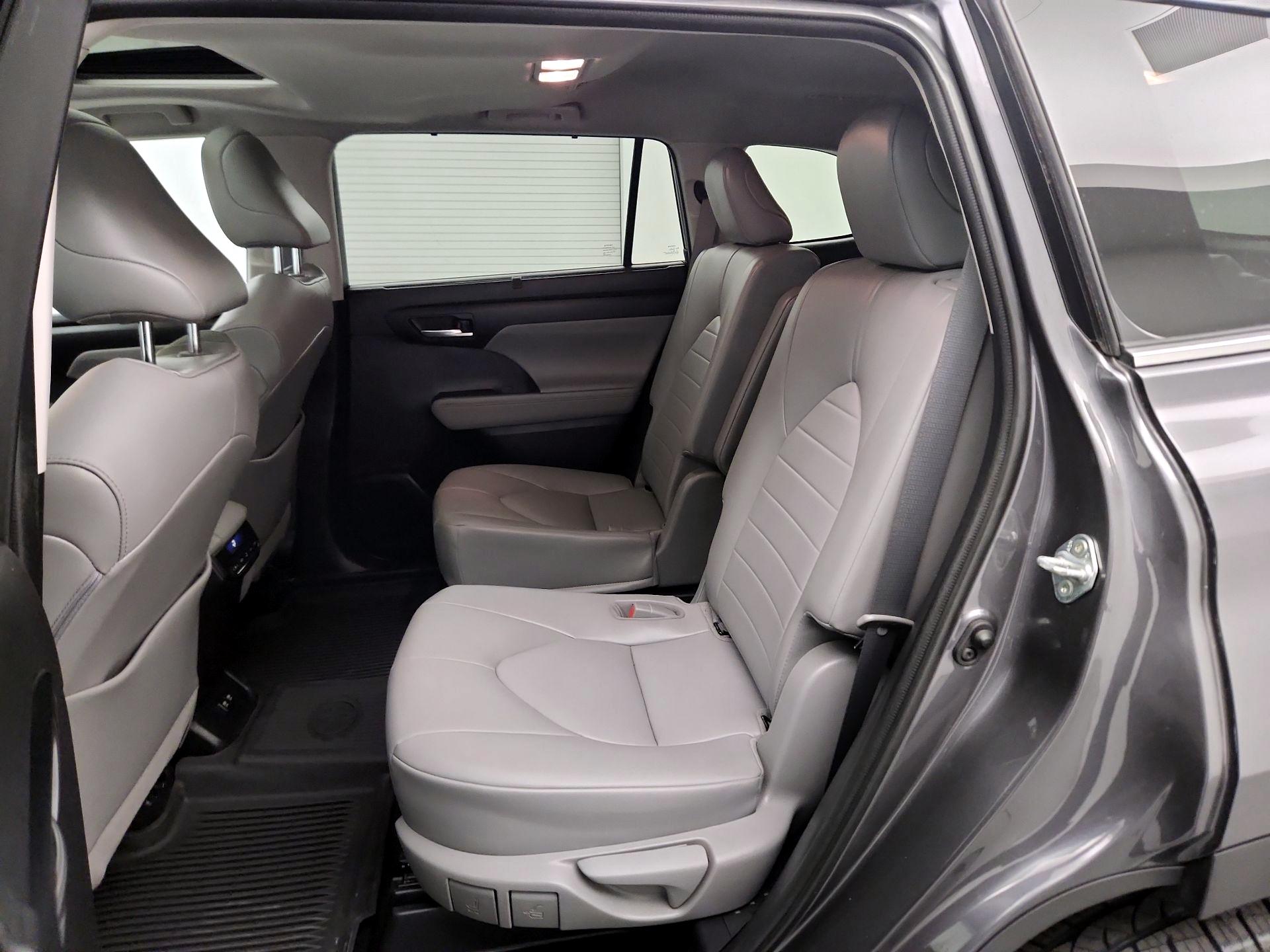 Thumbnail: 2021 Toyota Highlander - 20