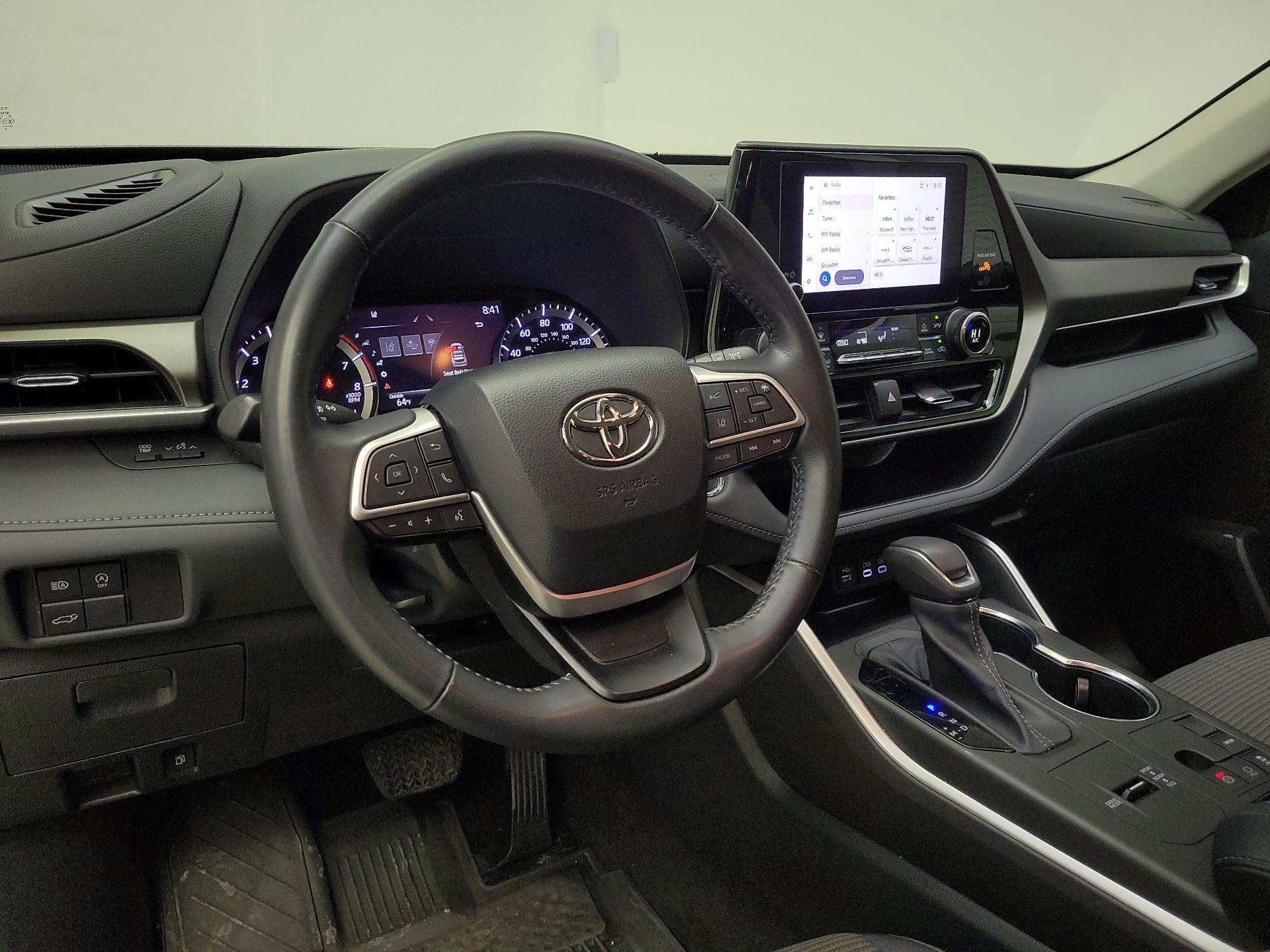 Thumbnail: 2023 Toyota Highlander - 9