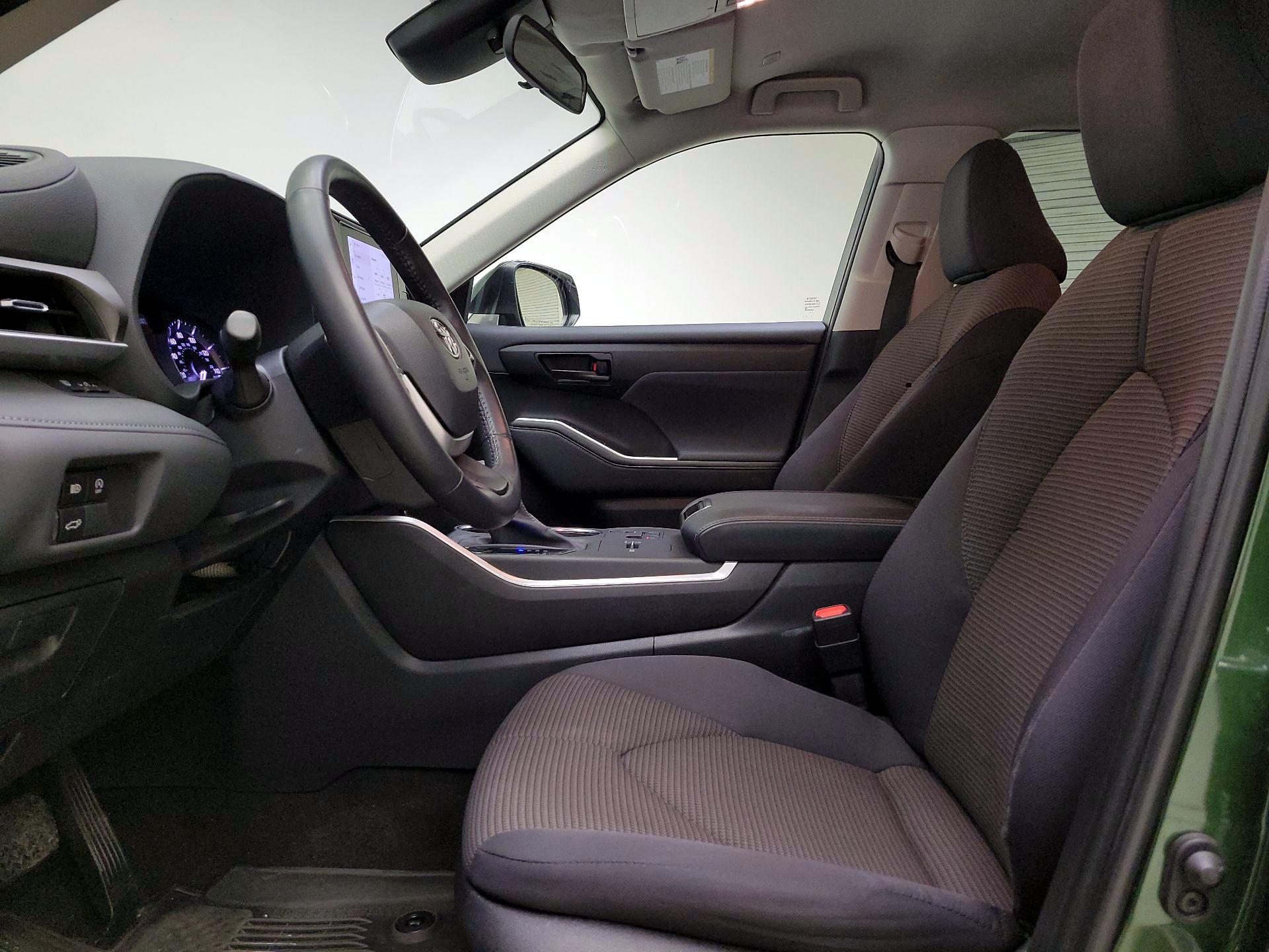 Thumbnail: 2023 Toyota Highlander - 11