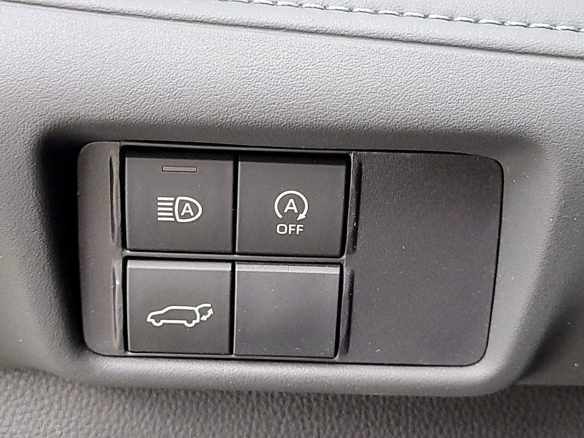 Thumbnail: 2023 Toyota Highlander - 13