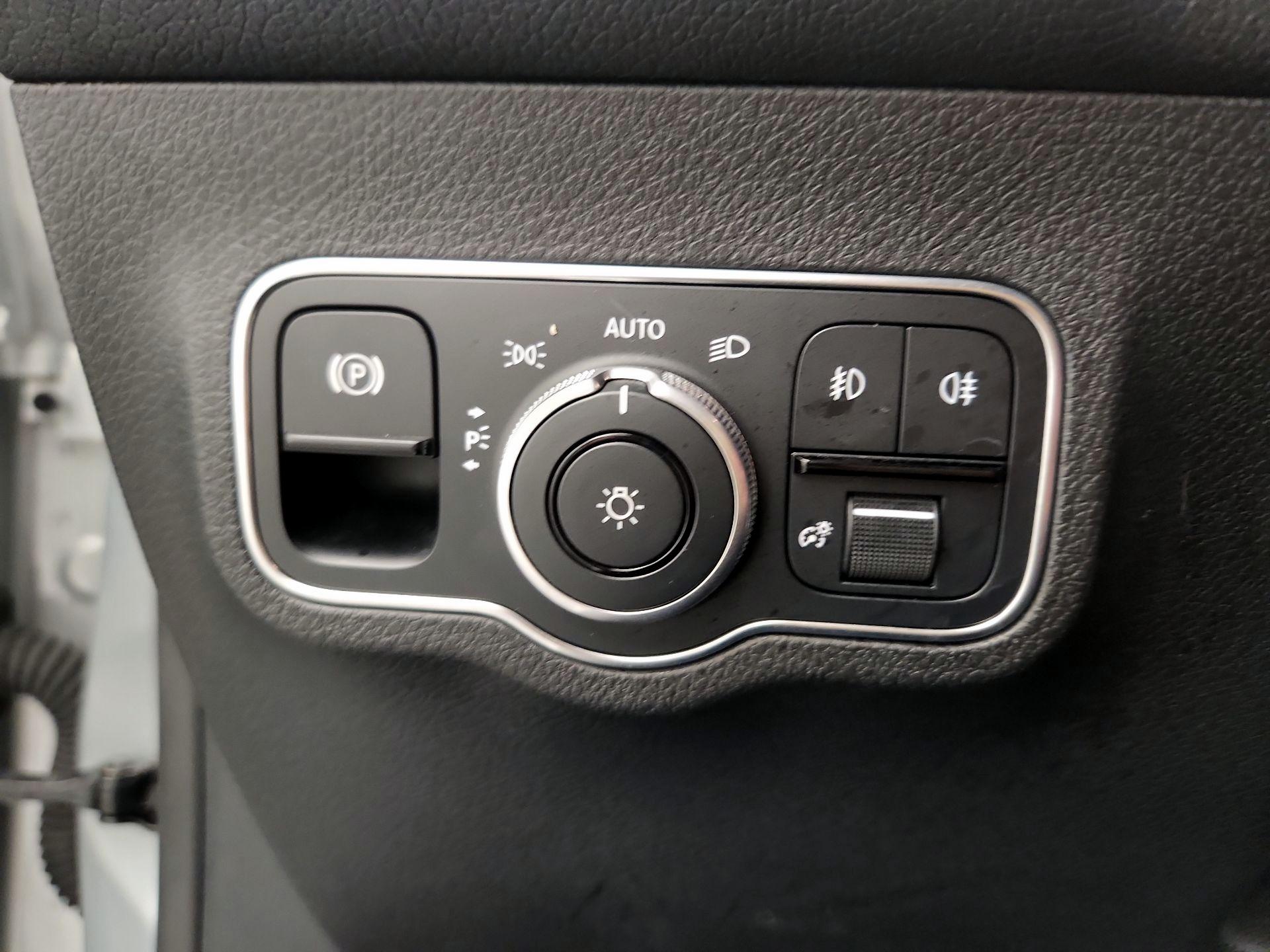 Thumbnail: 2022 Mercedes-Benz GLB - 13