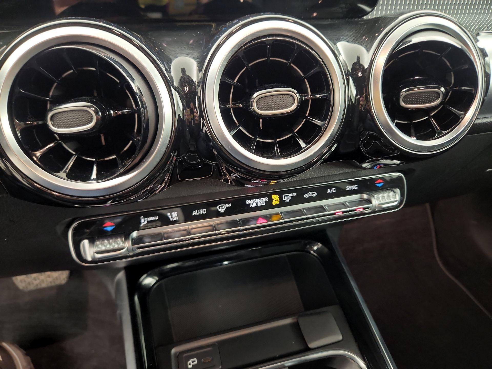 Thumbnail: 2022 Mercedes-Benz GLB - 16