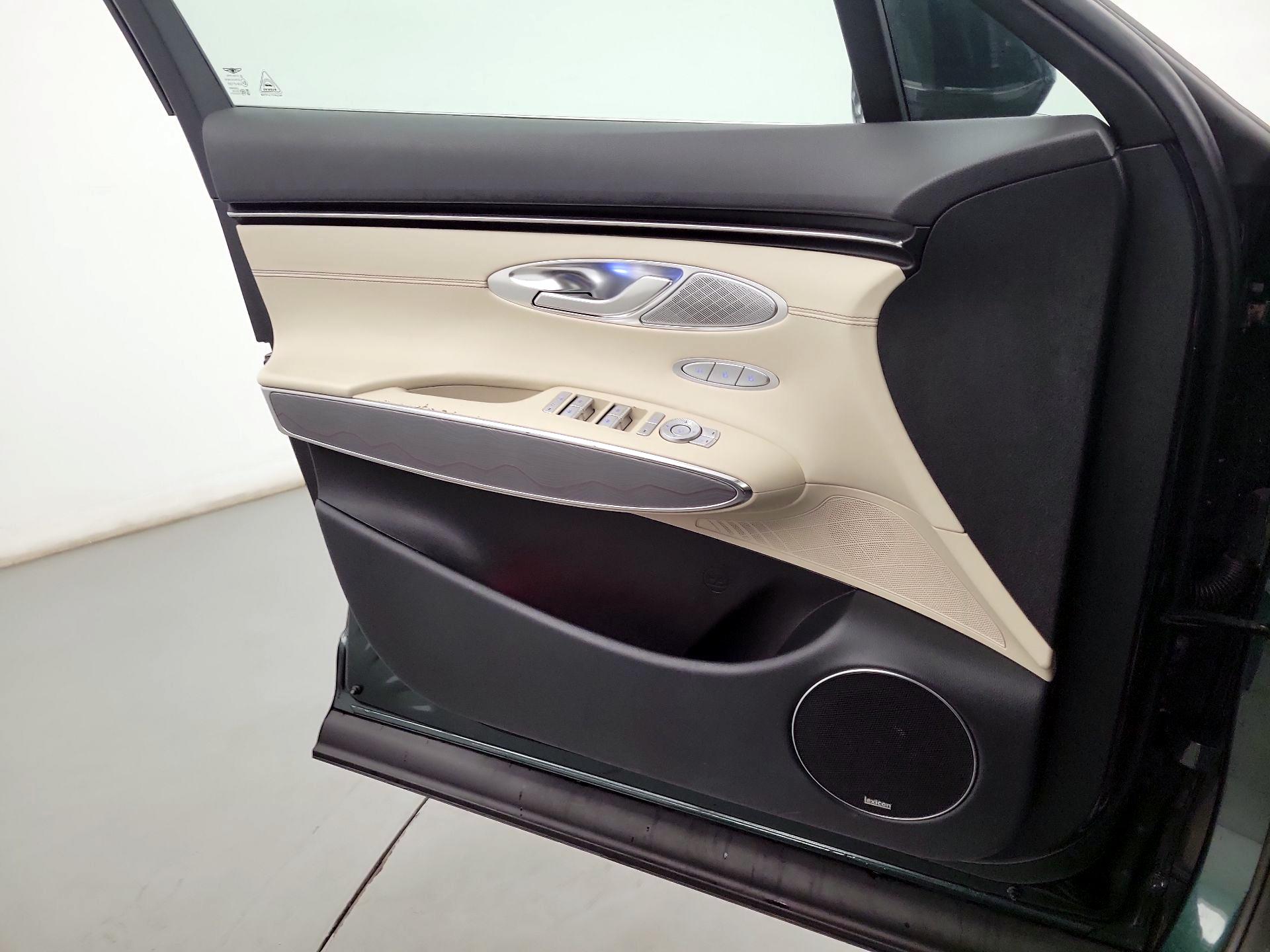 Thumbnail: 2022 Genesis GV70 - 10