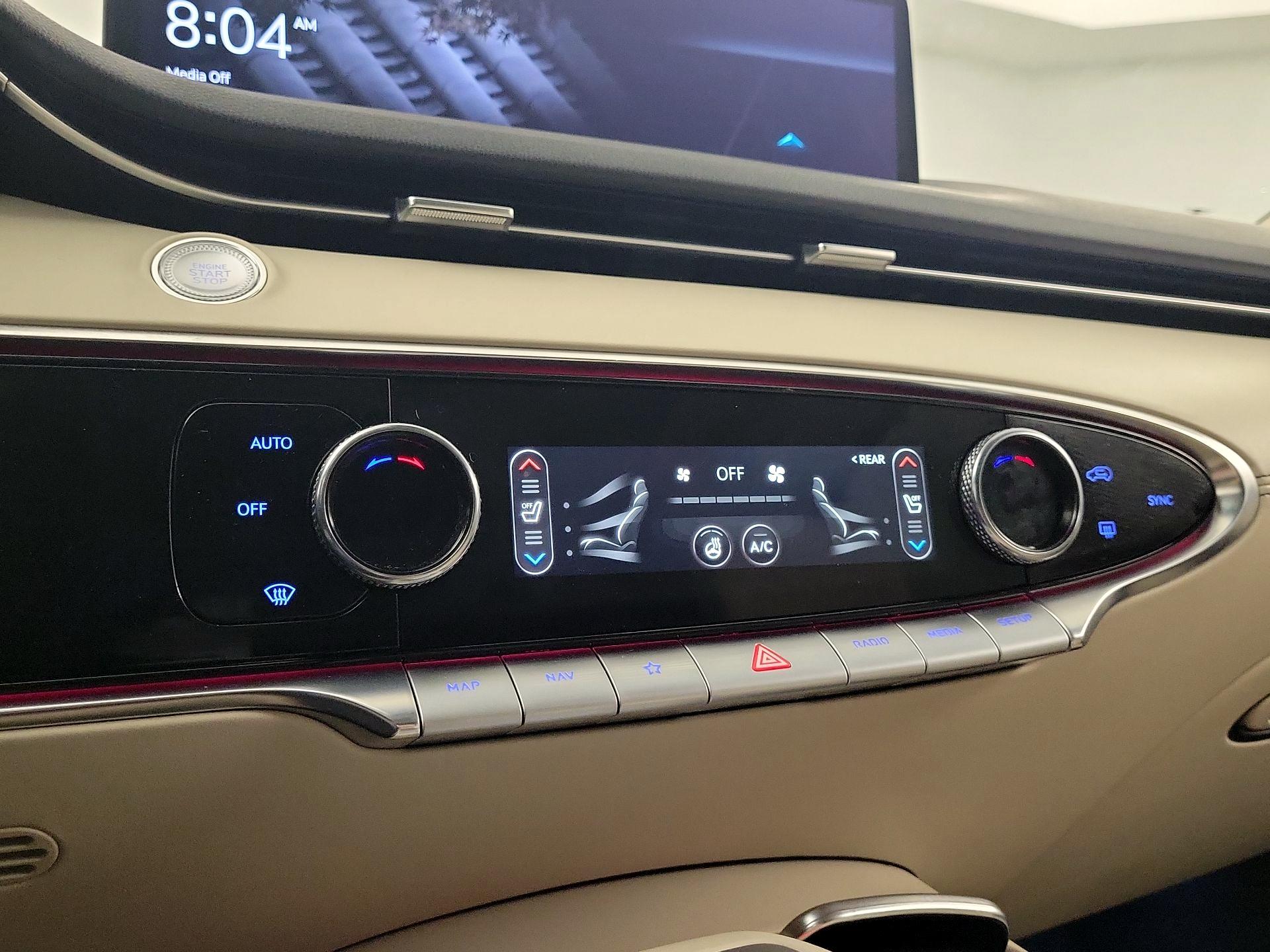 Thumbnail: 2022 Genesis GV70 - 15