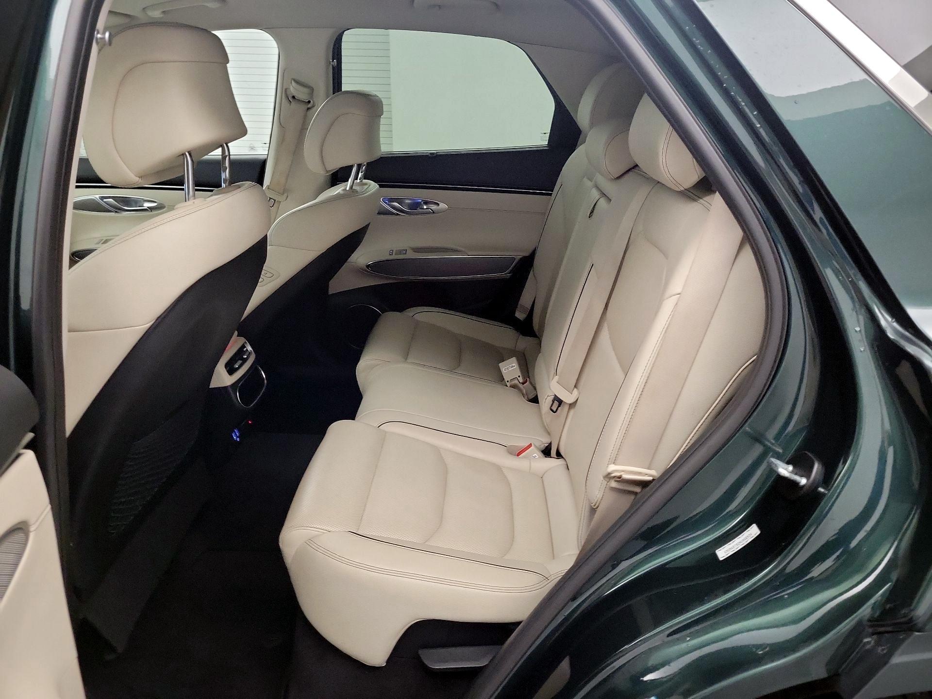 Thumbnail: 2022 Genesis GV70 - 19