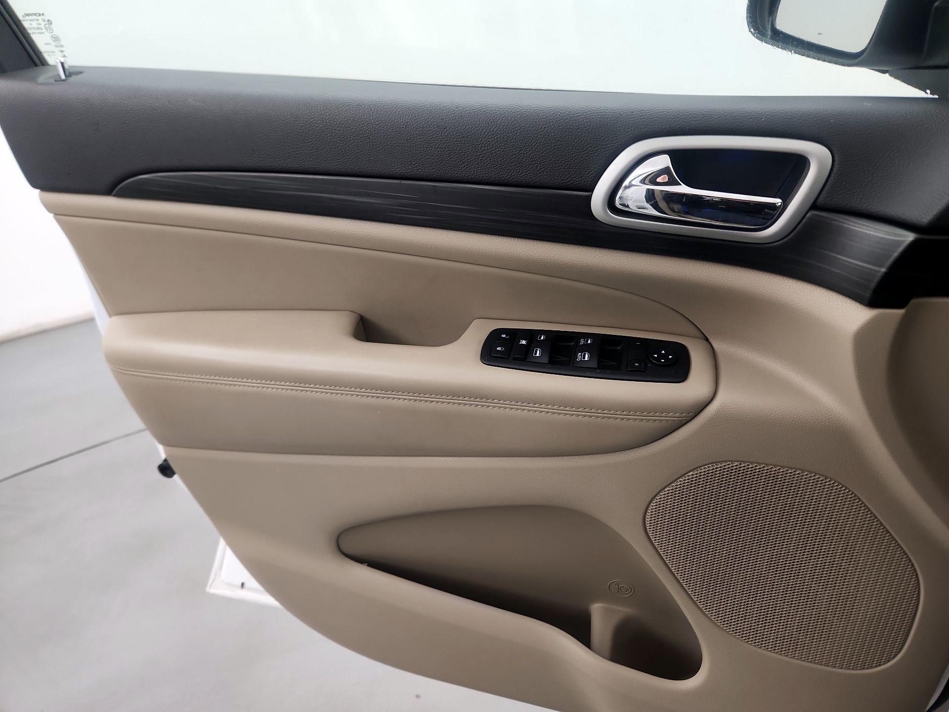 Thumbnail: 2022 Jeep Grand Cherokee - 12