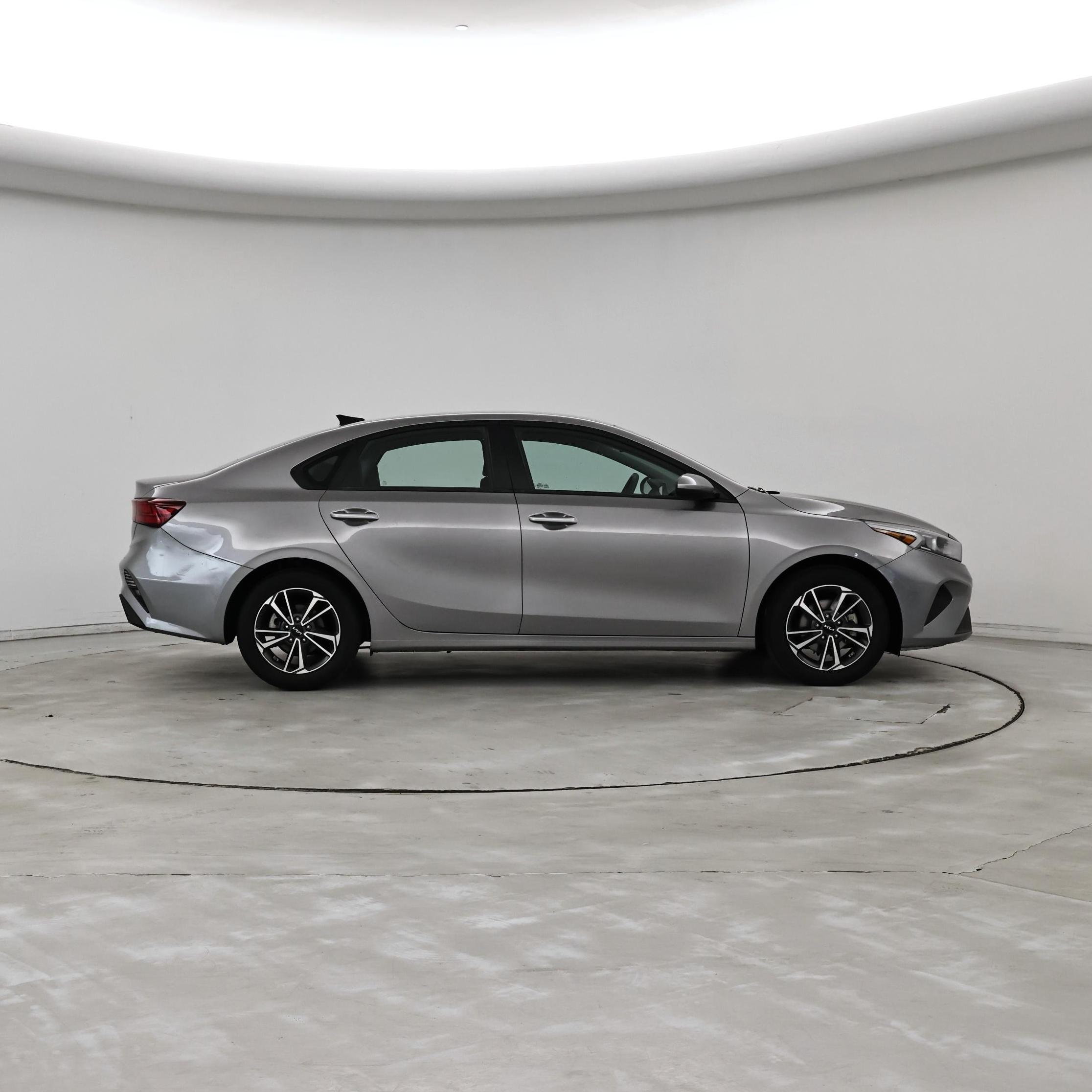 Thumbnail: 2023 Kia Forte - 7