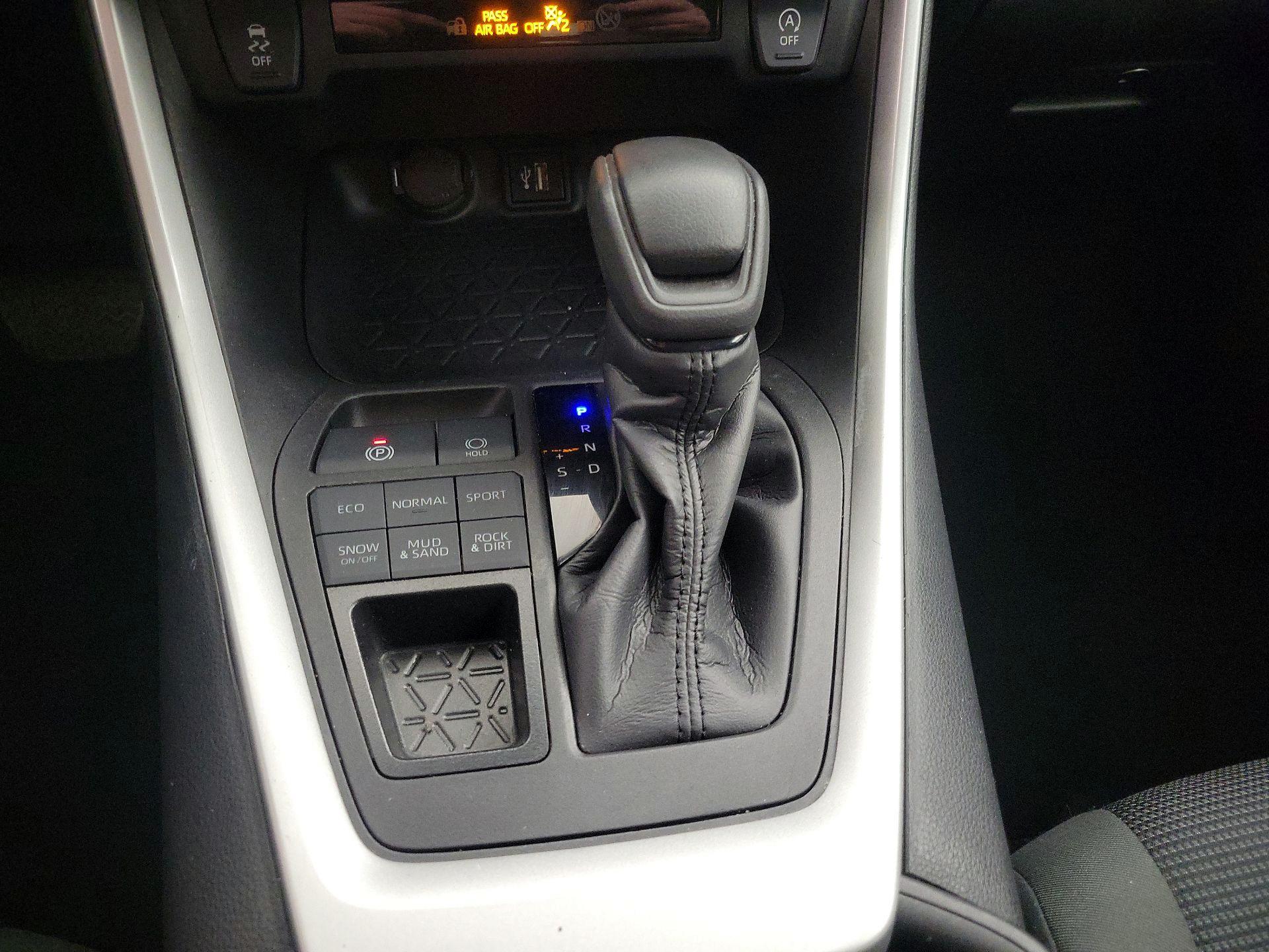 Thumbnail: 2024 Toyota RAV4 - 17