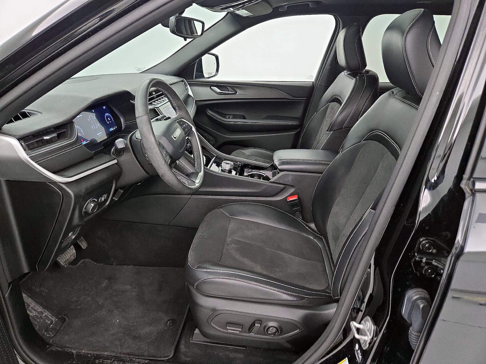 2023 Jeep Grand Cherokee L Altitude - Photo 12