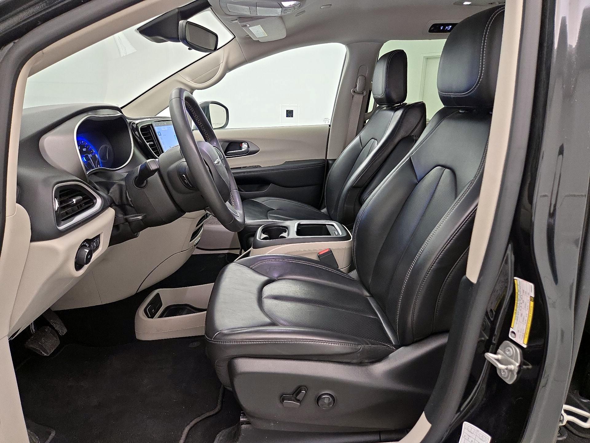 Thumbnail: 2023 Chrysler Pacifica - 11