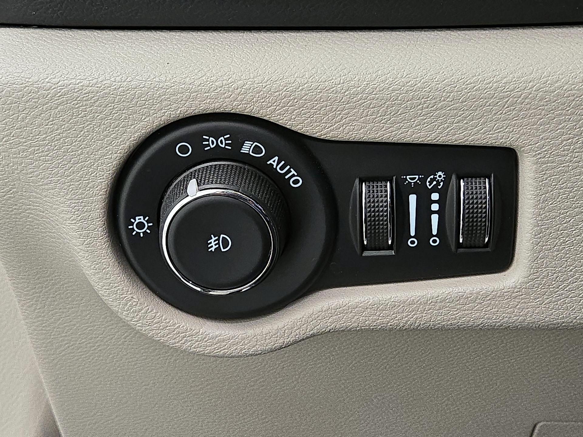 Thumbnail: 2023 Chrysler Pacifica - 13