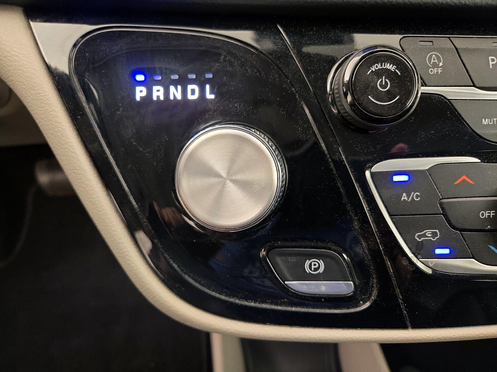 Thumbnail: 2023 Chrysler Pacifica - 17