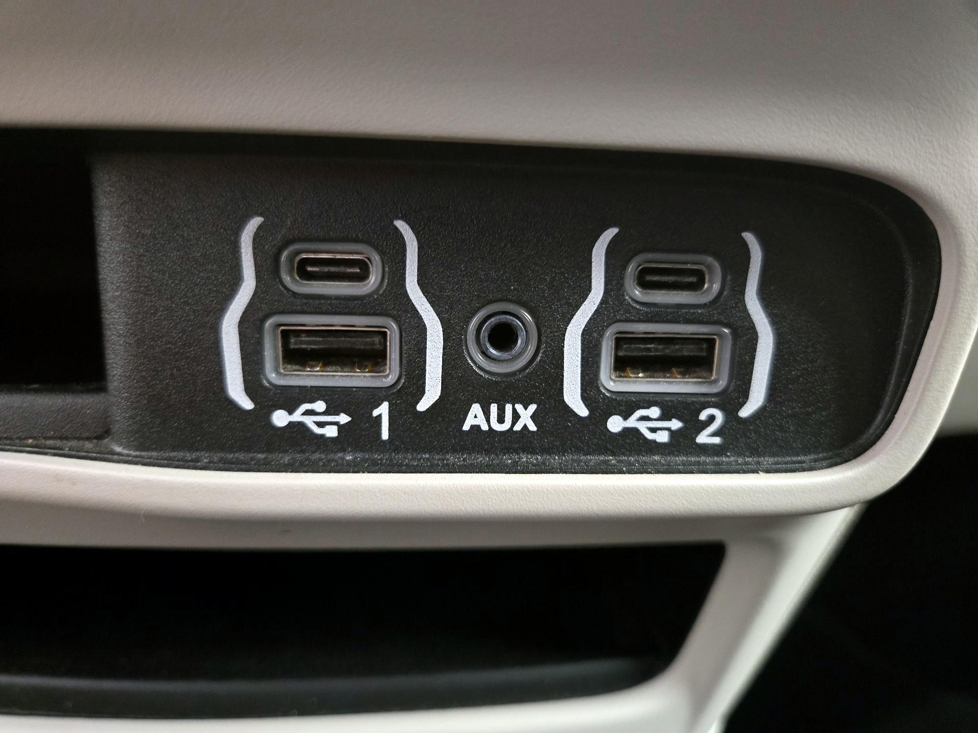 Thumbnail: 2023 Chrysler Pacifica - 18