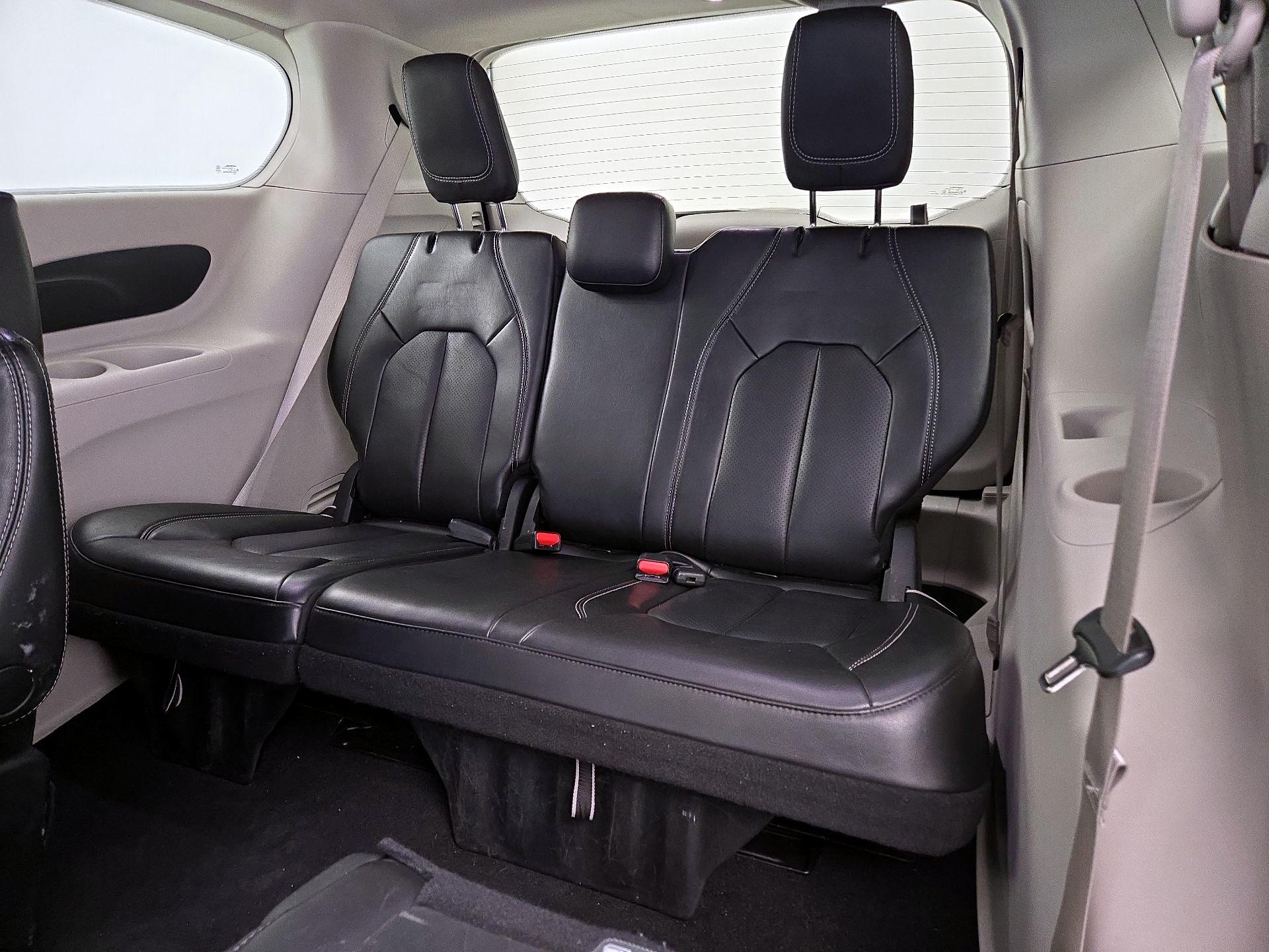 Thumbnail: 2023 Chrysler Pacifica - 20