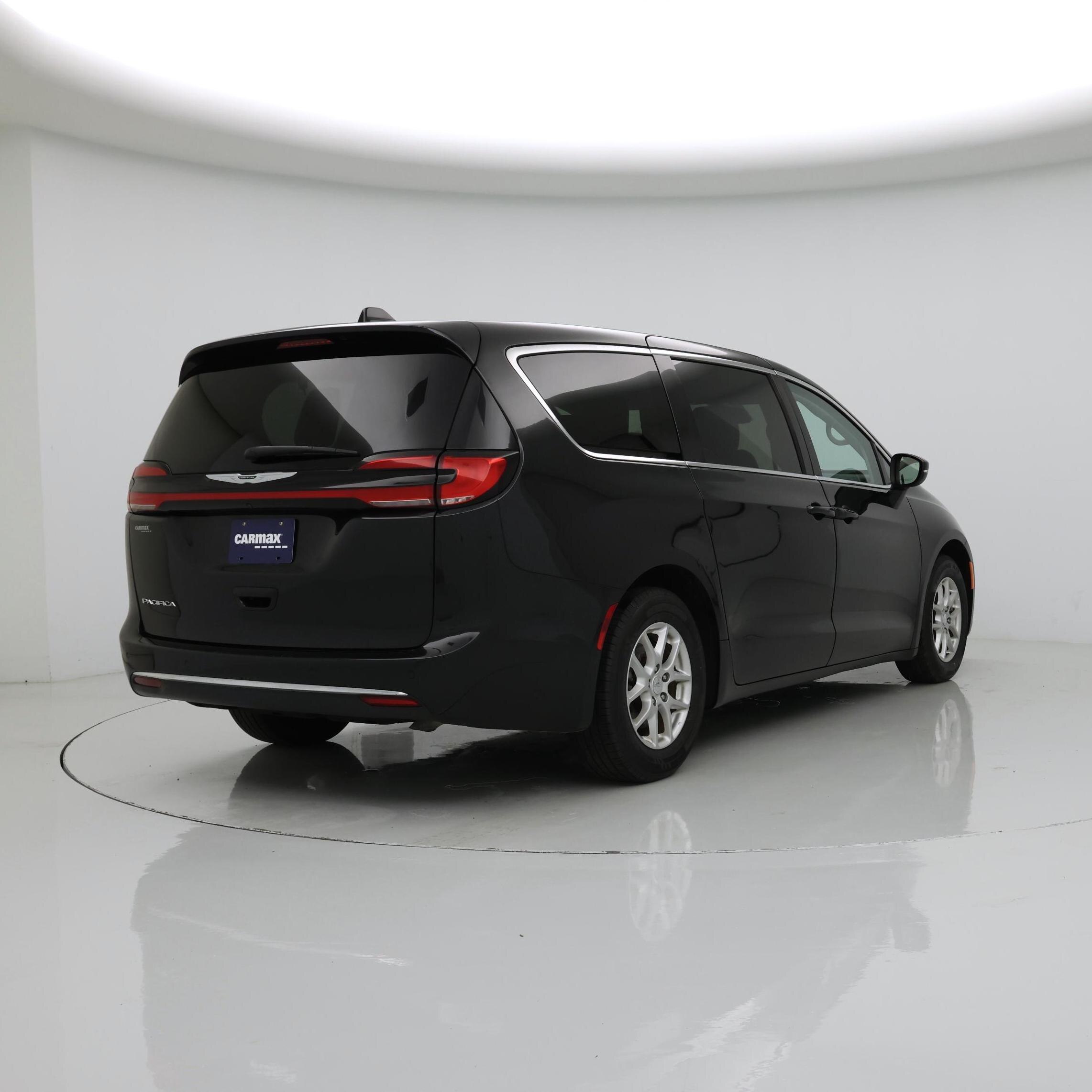 Thumbnail: 2023 Chrysler Pacifica - 8