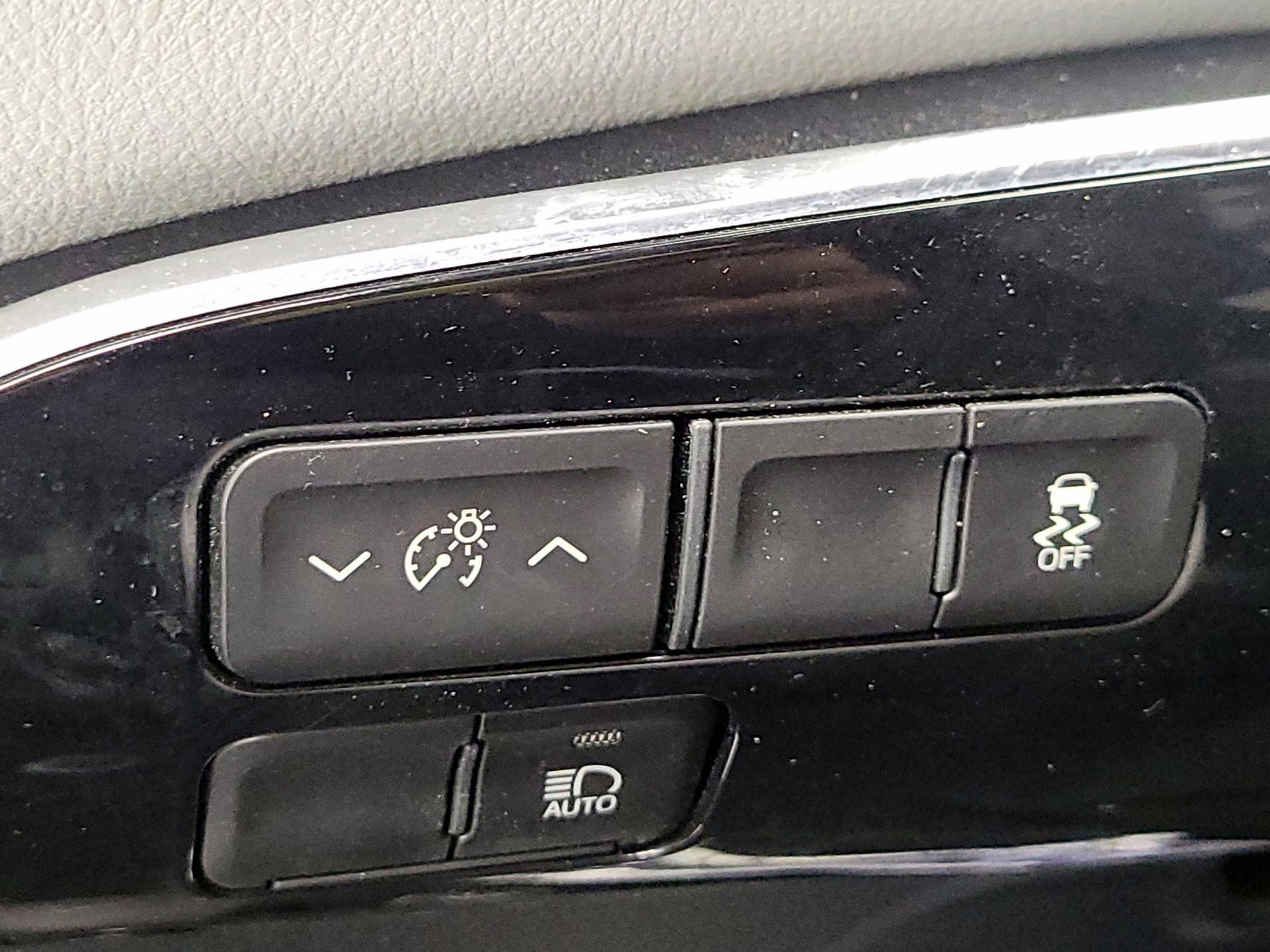 Thumbnail: 2022 Toyota Prius Prime - 13