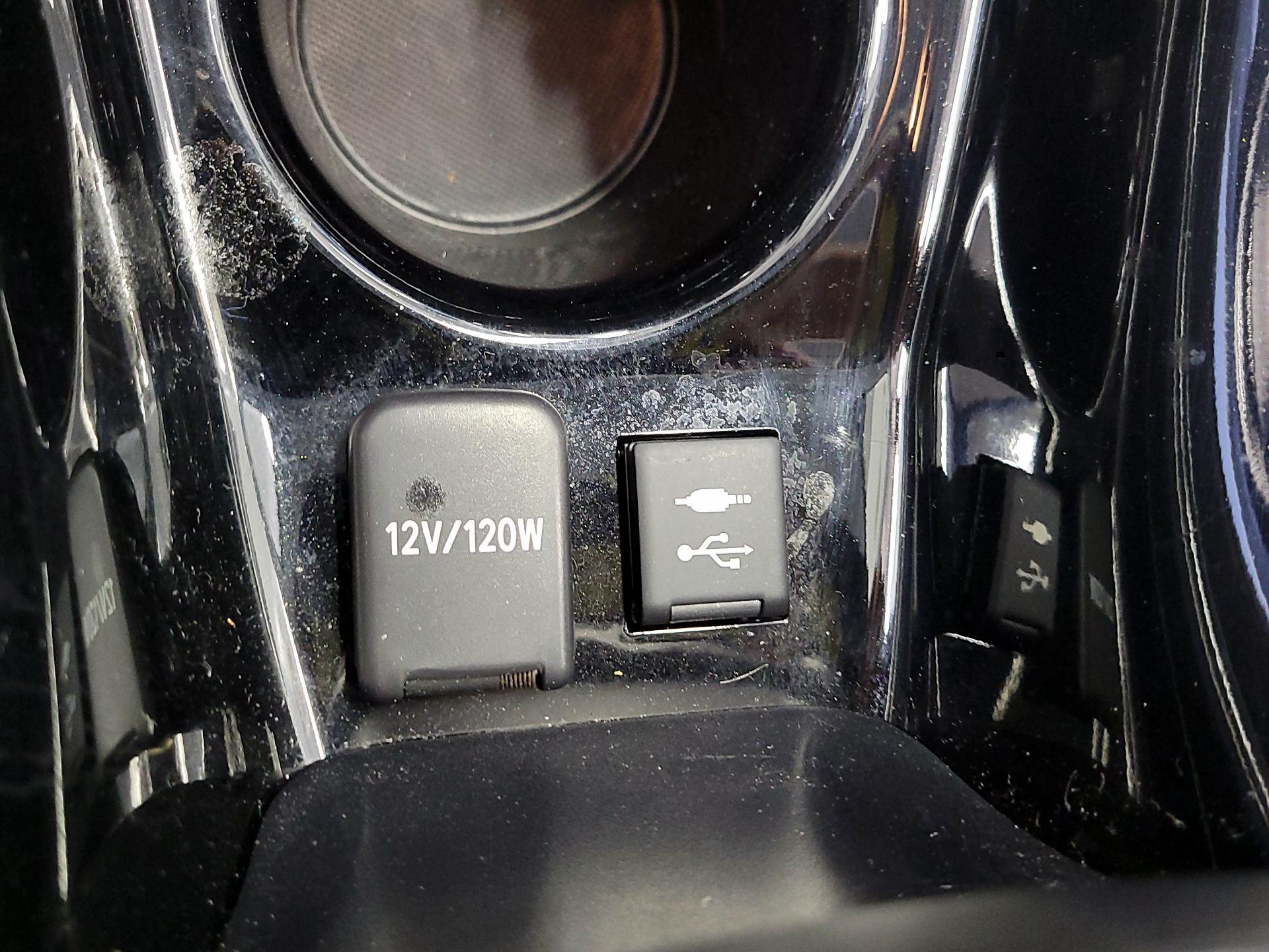 Thumbnail: 2022 Toyota Prius Prime - 19