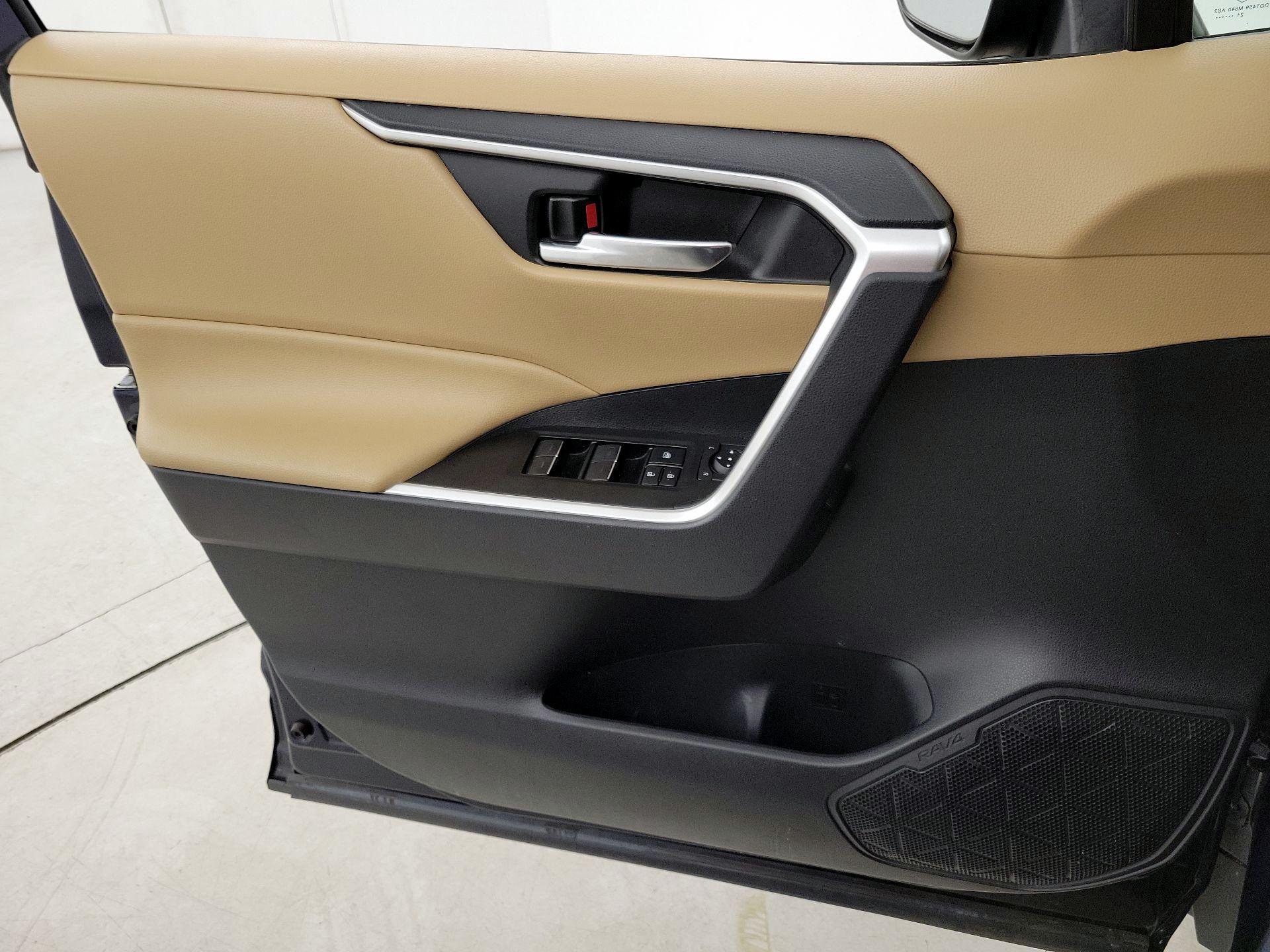 Thumbnail: 2022 Toyota RAV4 - 12