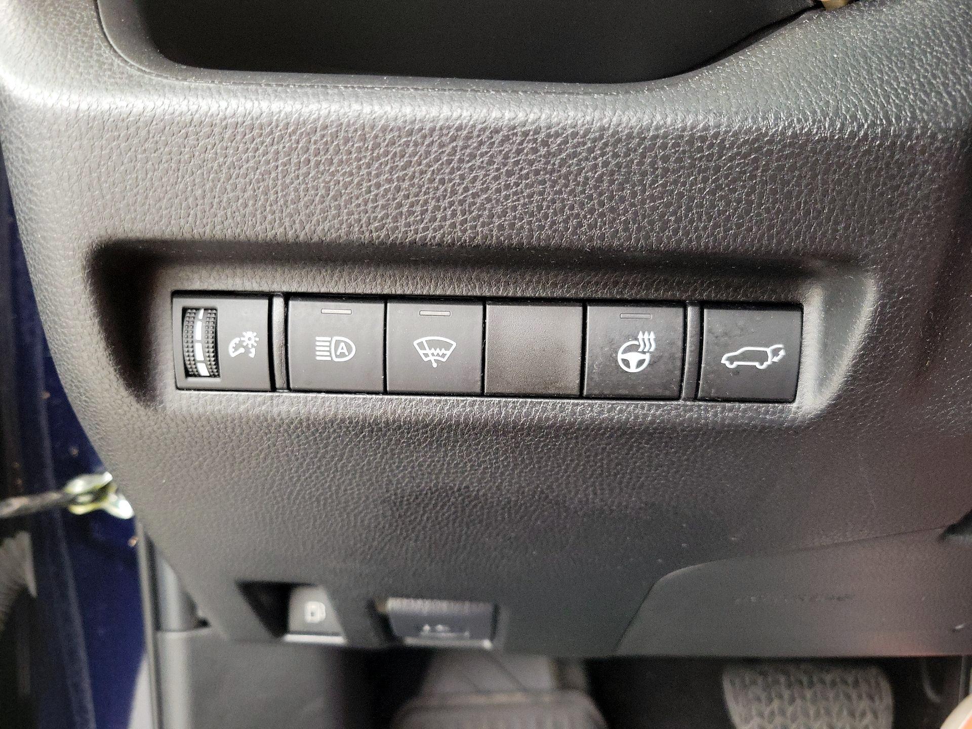 Thumbnail: 2022 Toyota RAV4 - 13