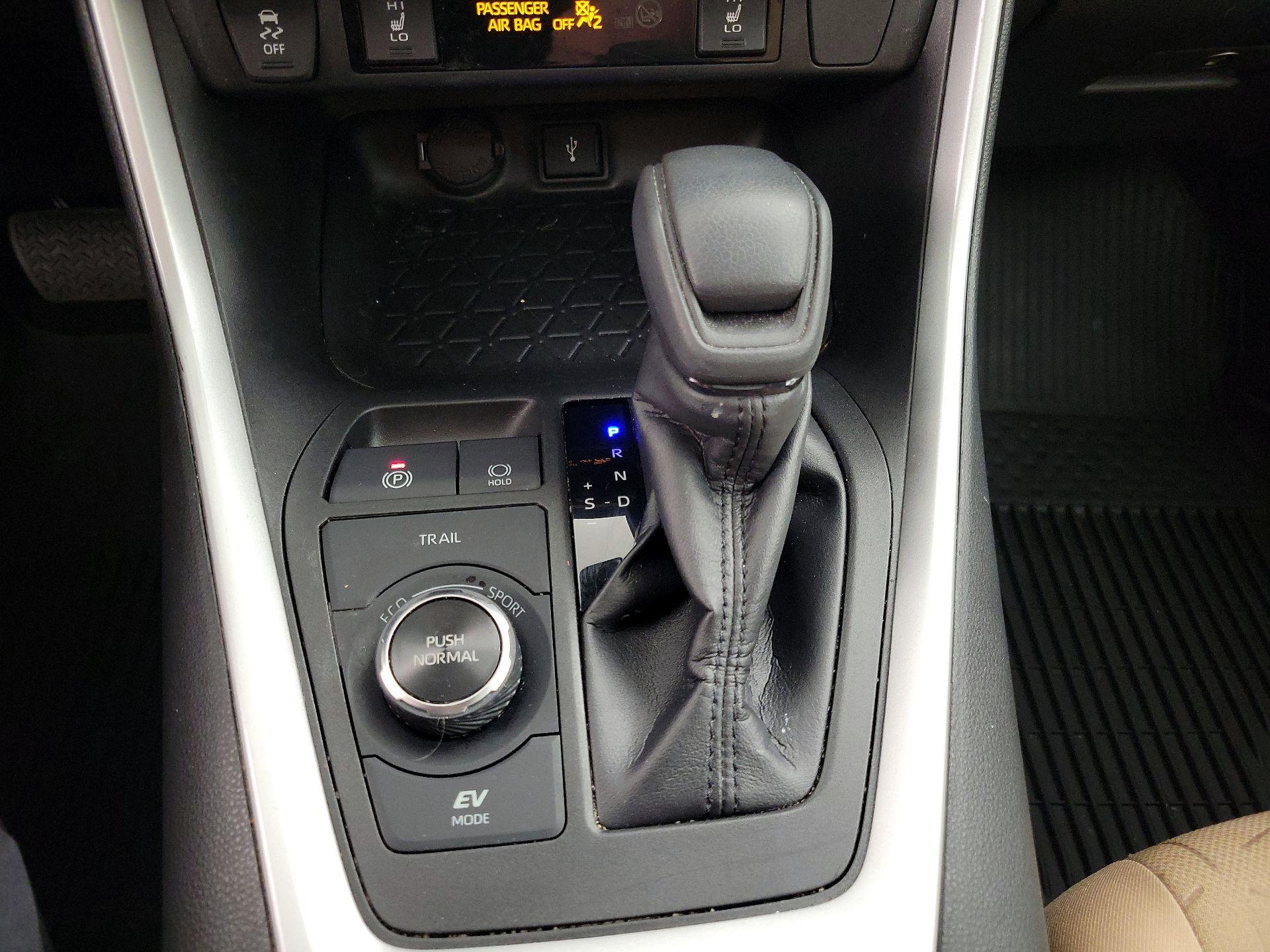 Thumbnail: 2022 Toyota RAV4 - 17