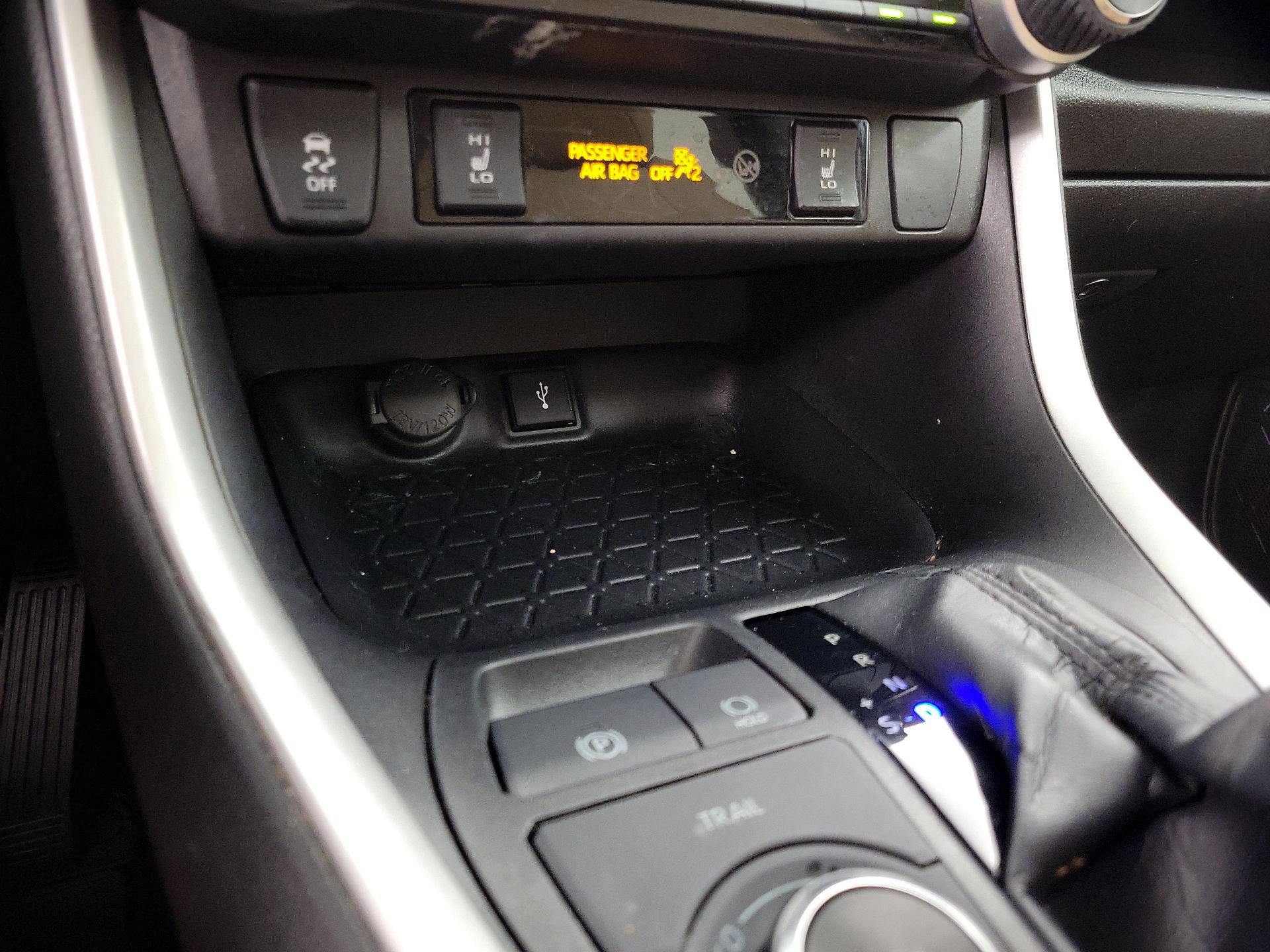 Thumbnail: 2022 Toyota RAV4 - 18