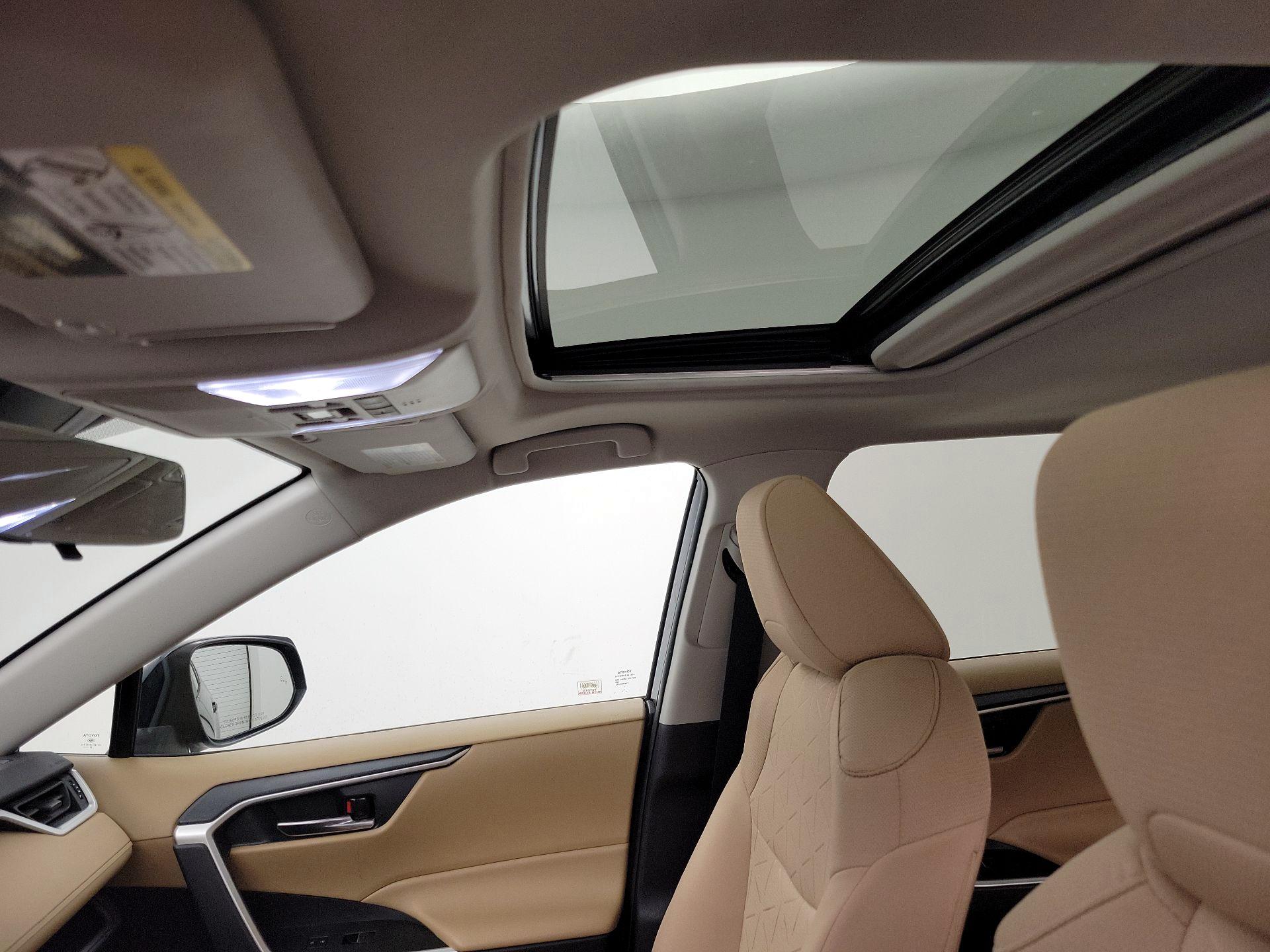 Thumbnail: 2022 Toyota RAV4 - 19