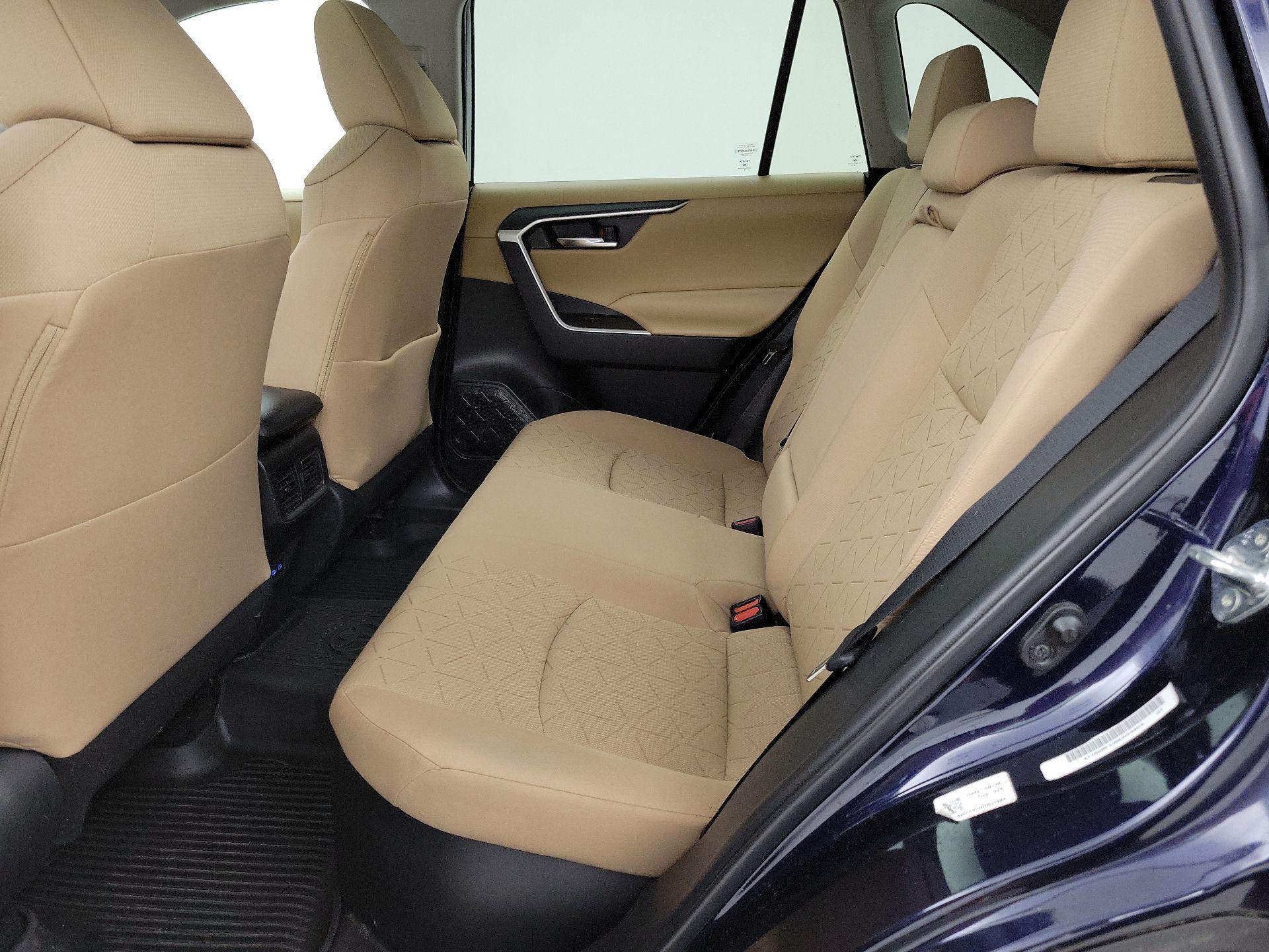 Thumbnail: 2022 Toyota RAV4 - 20