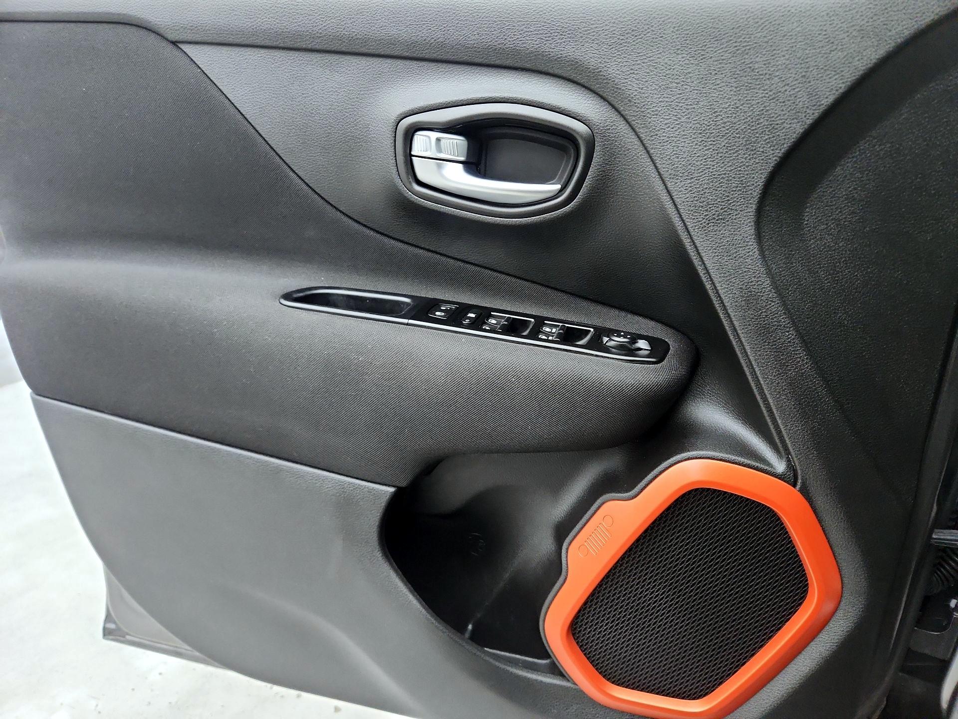 Thumbnail: 2020 Jeep Renegade - 12