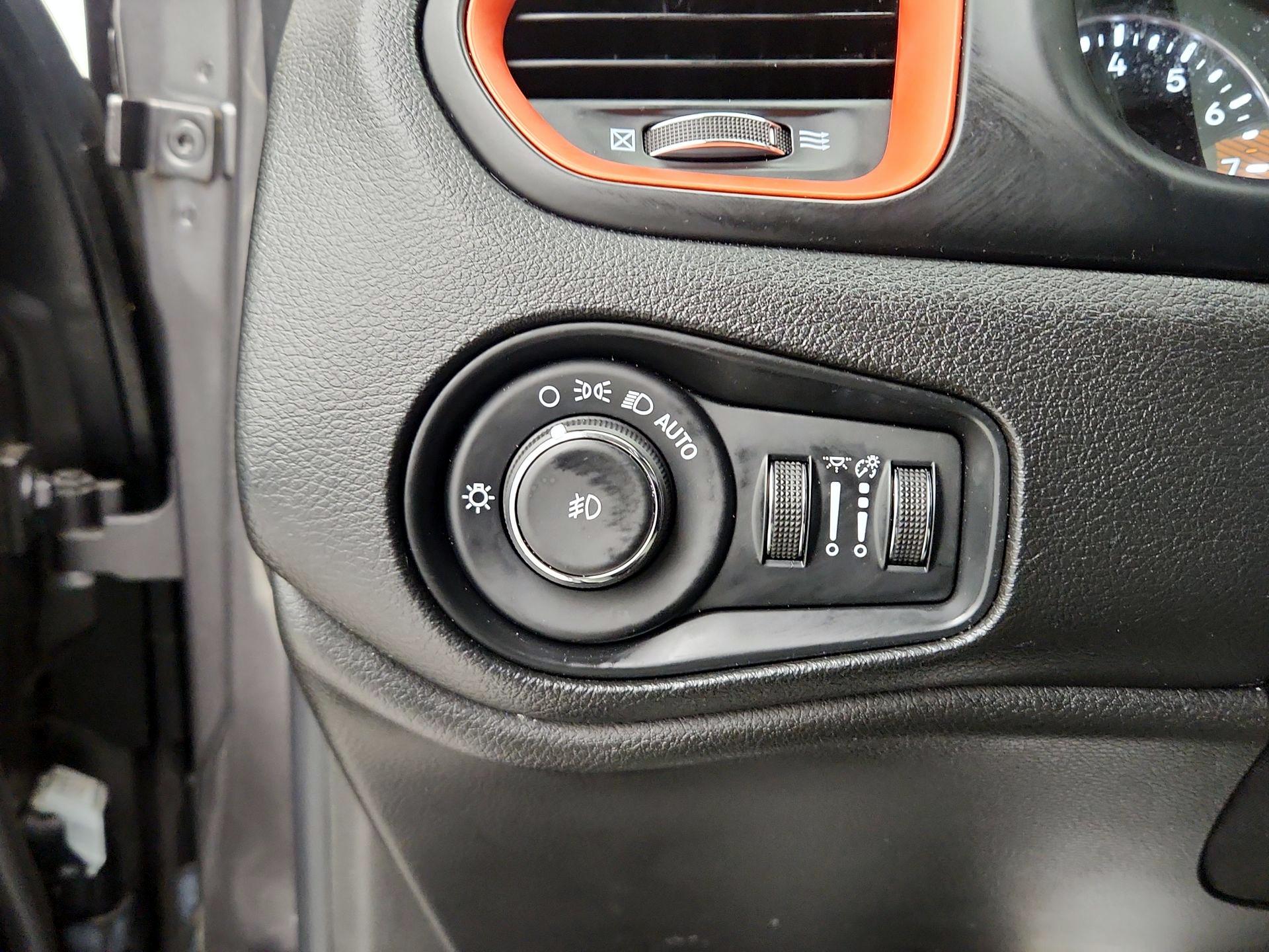 Thumbnail: 2020 Jeep Renegade - 13