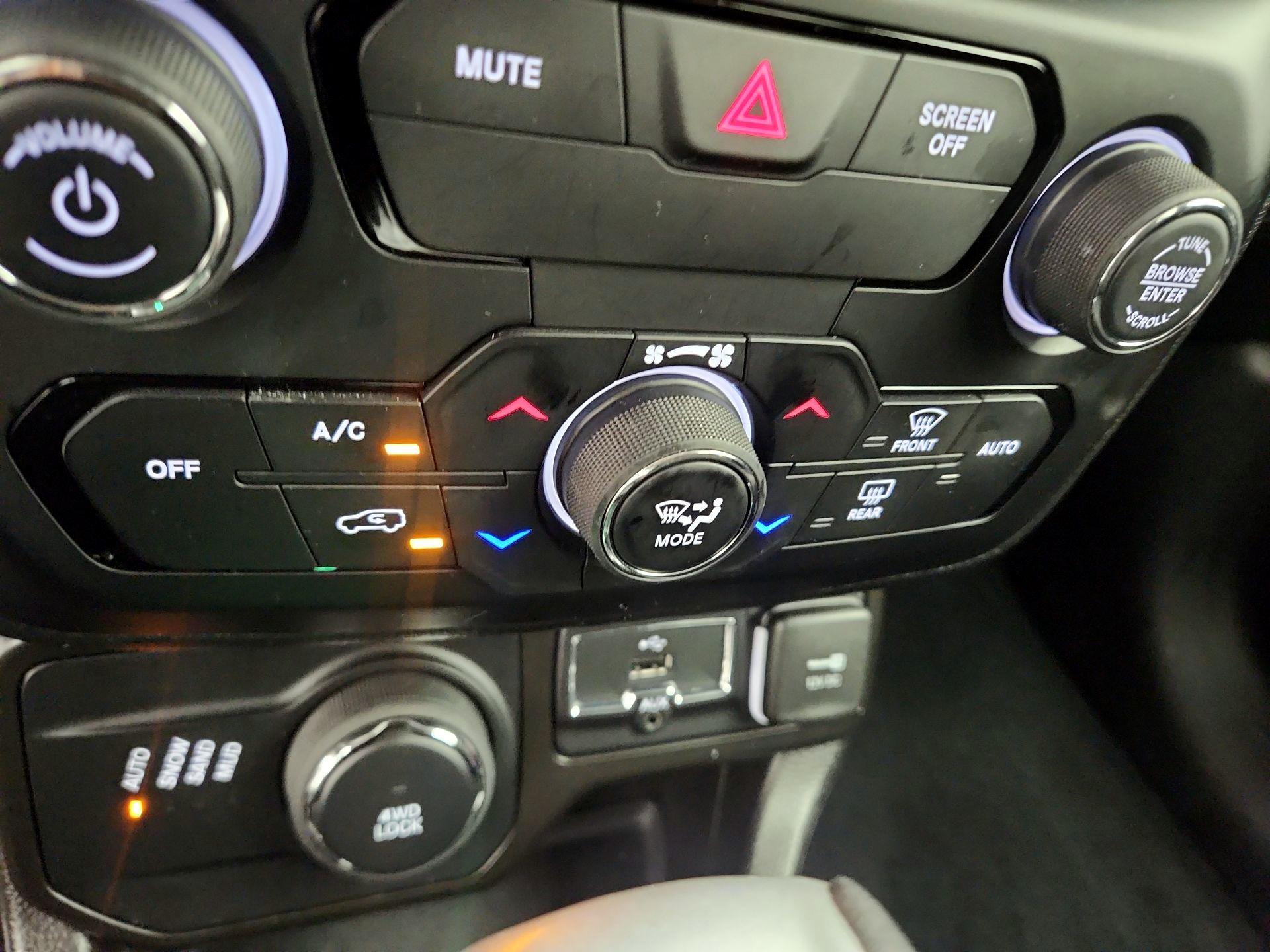 Thumbnail: 2020 Jeep Renegade - 16