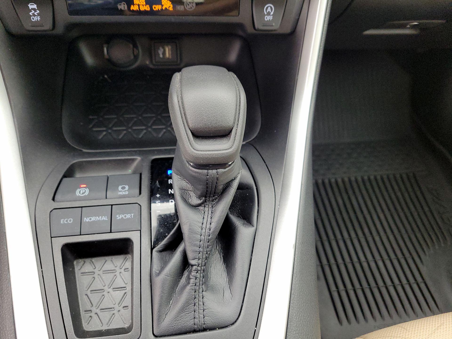 Thumbnail: 2023 Toyota RAV4 - 17