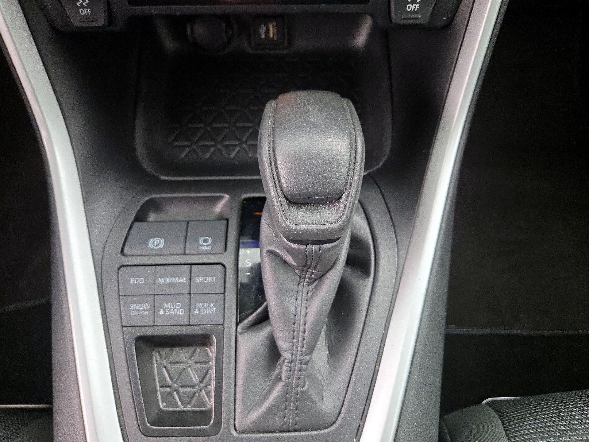 Thumbnail: 2024 Toyota RAV4 - 17